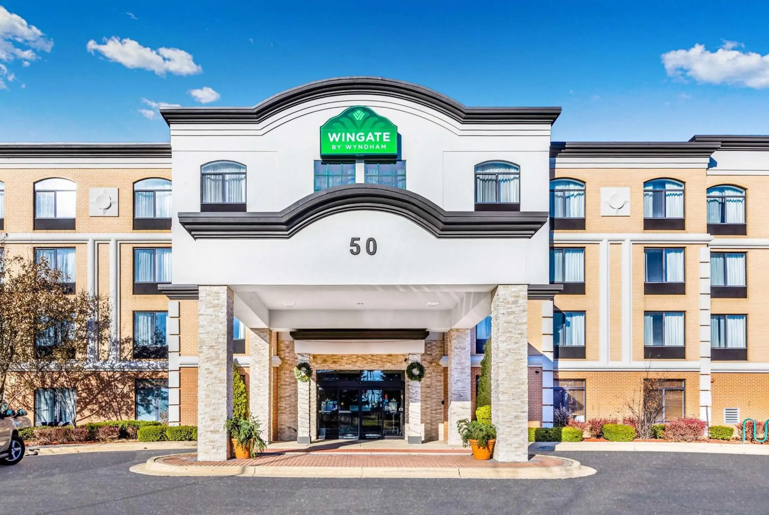 Property building in Wingate by Wyndham Chicago Schaumburg Property building in Wingate by Wyndham Chicago Schaumburg