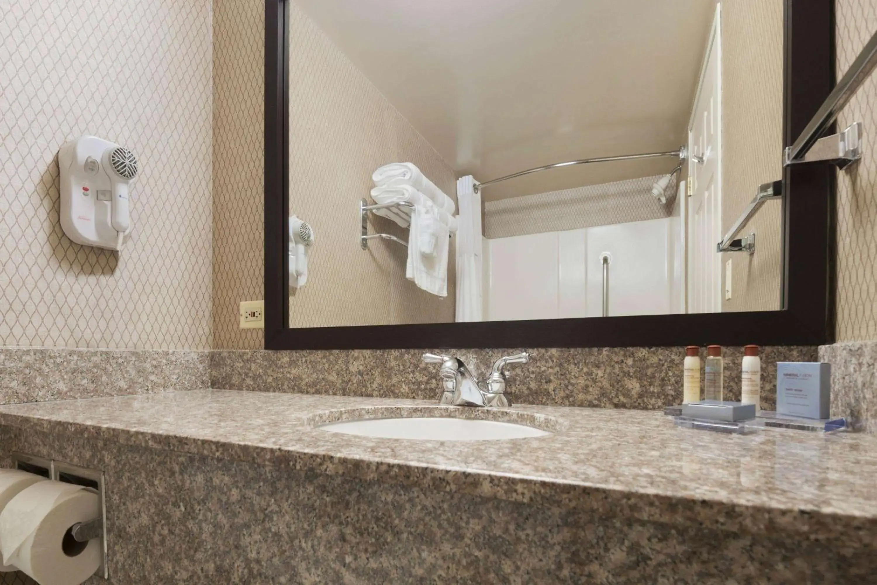 Photo of the whole room in Wingate by Wyndham Chicago Schaumburg Photo of the whole room in Wingate by Wyndham Chicago Schaumburg