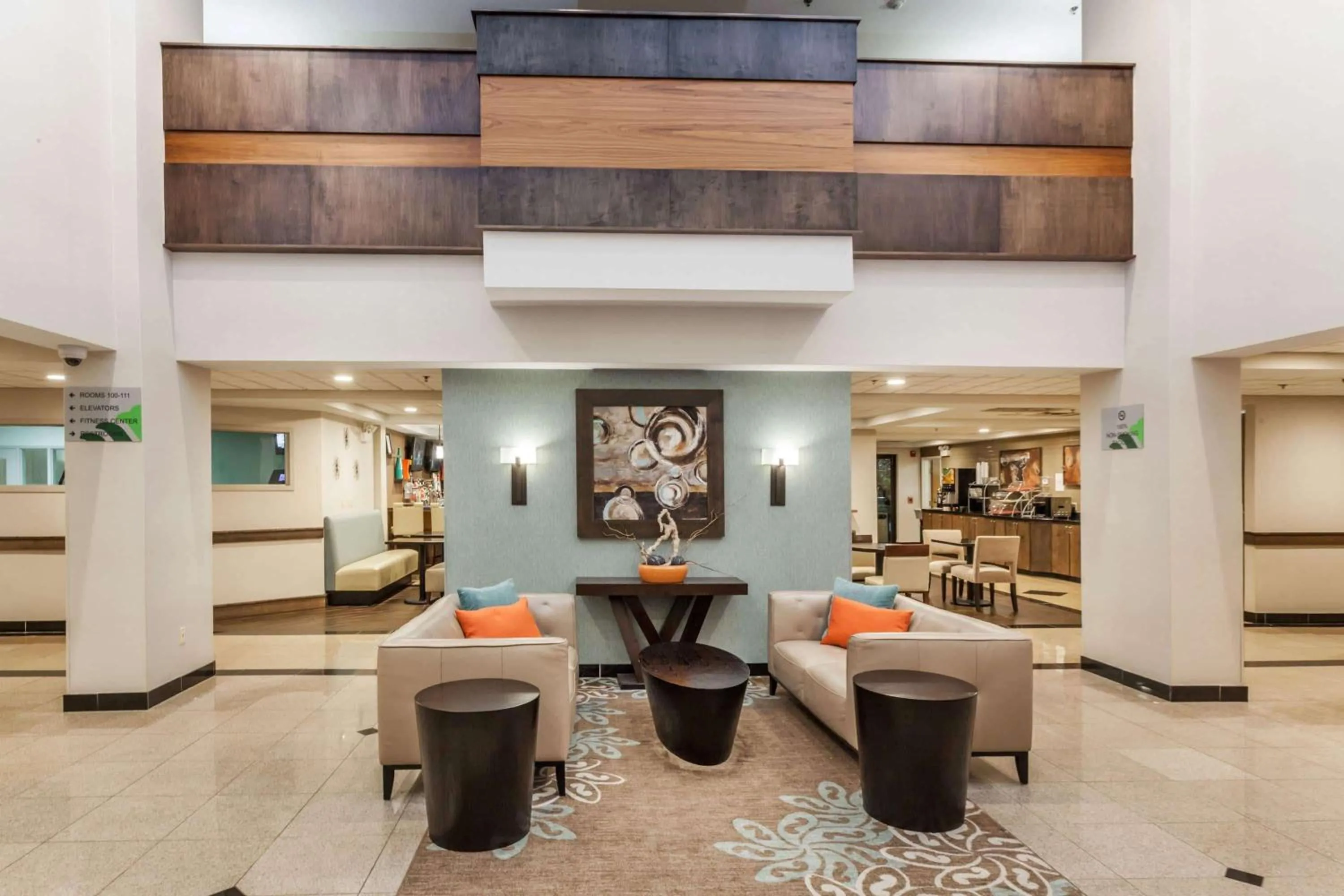 Lobby or reception in Wingate by Wyndham Chicago Schaumburg