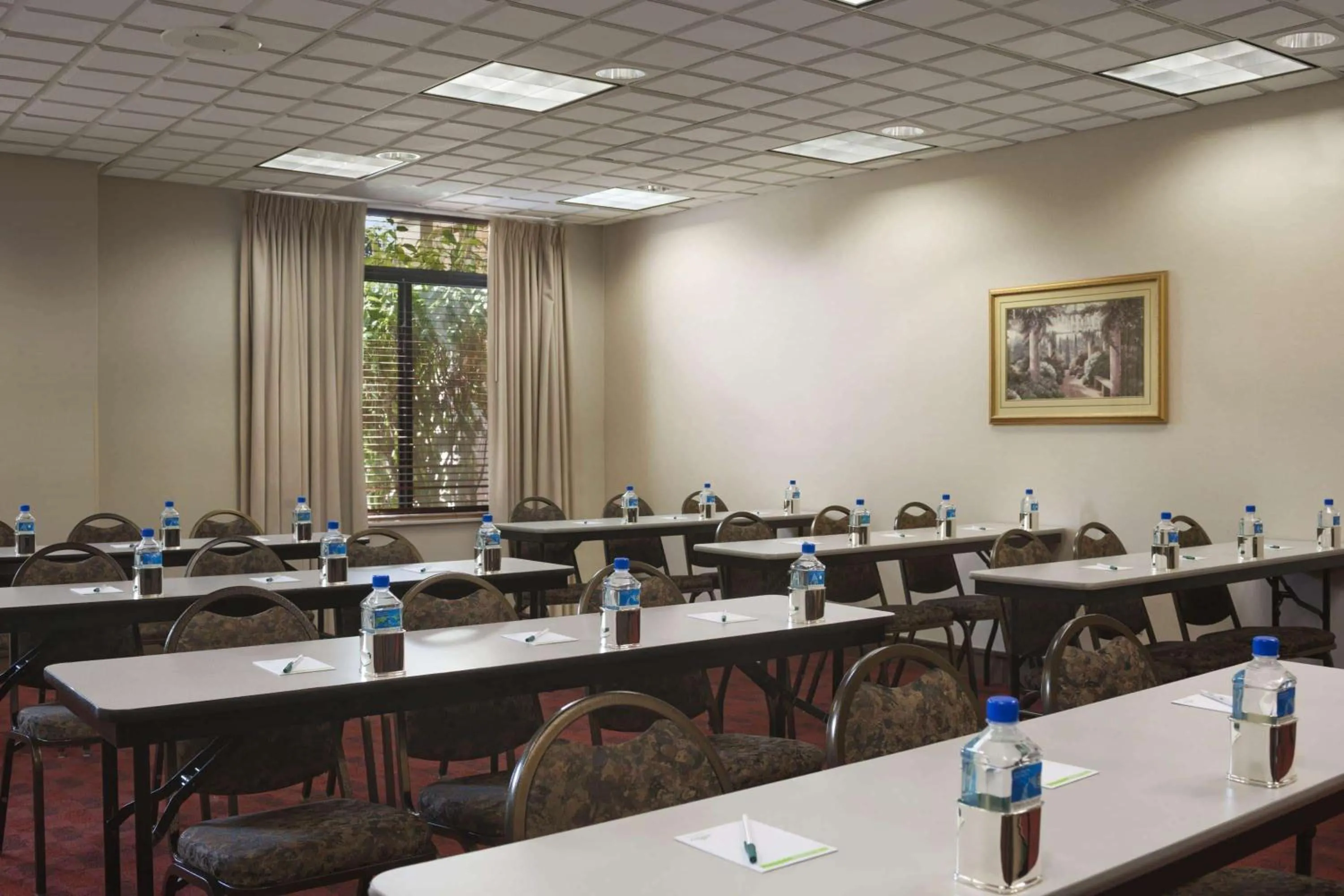 Meeting/conference room in Wingate by Wyndham Chicago Schaumburg
