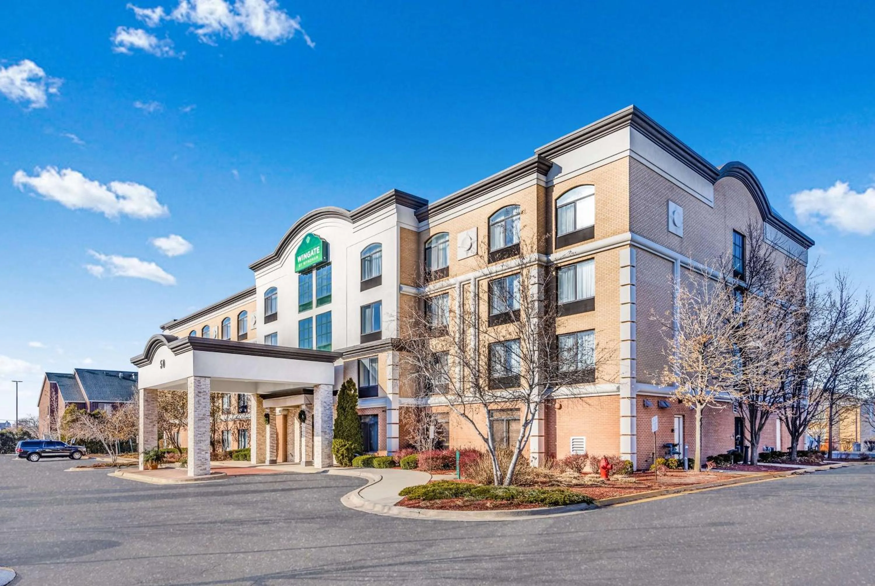 Property building in Wingate by Wyndham Chicago Schaumburg