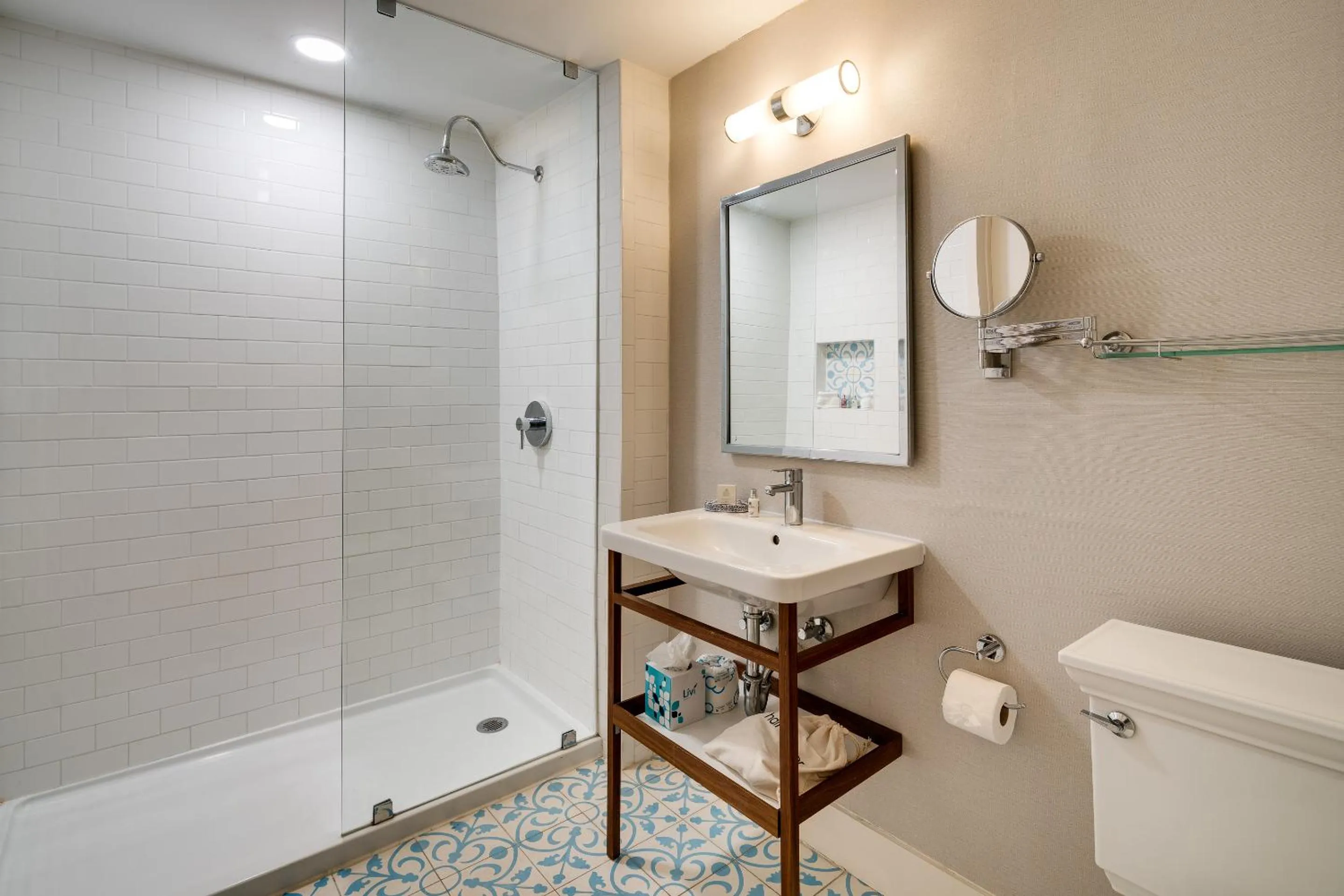 Shower in The Savoy Hotel & Beach Club