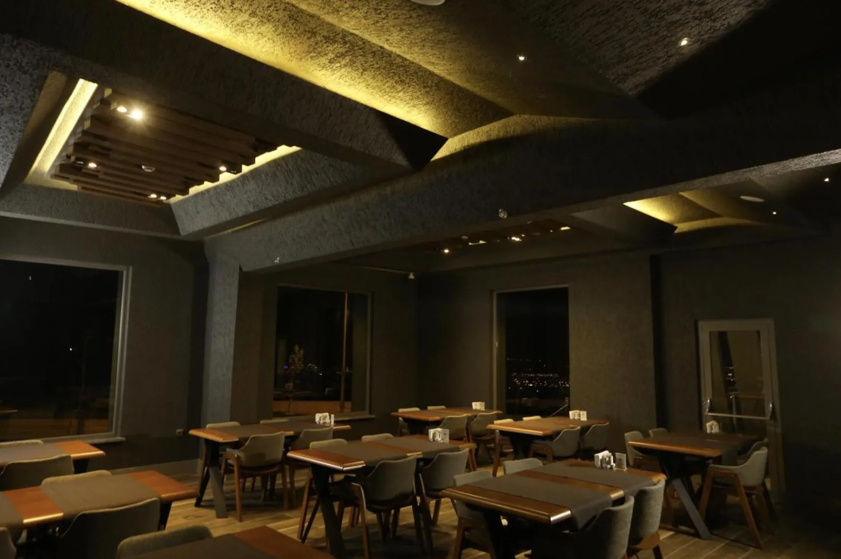 Restaurant/places to eat in The Erzurum Hotel