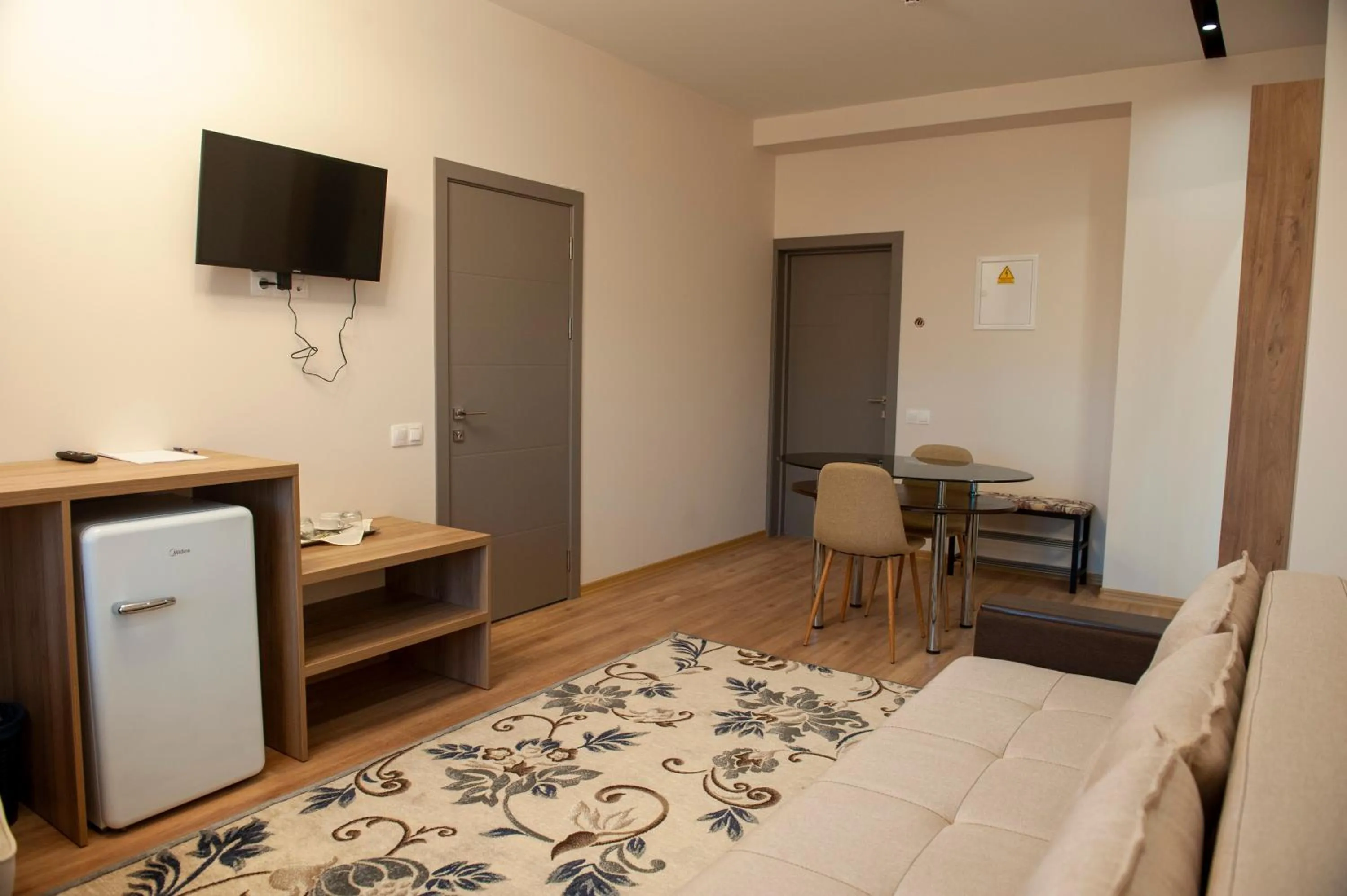 Communal lounge/ TV room in Lotus Hotel Chisinau