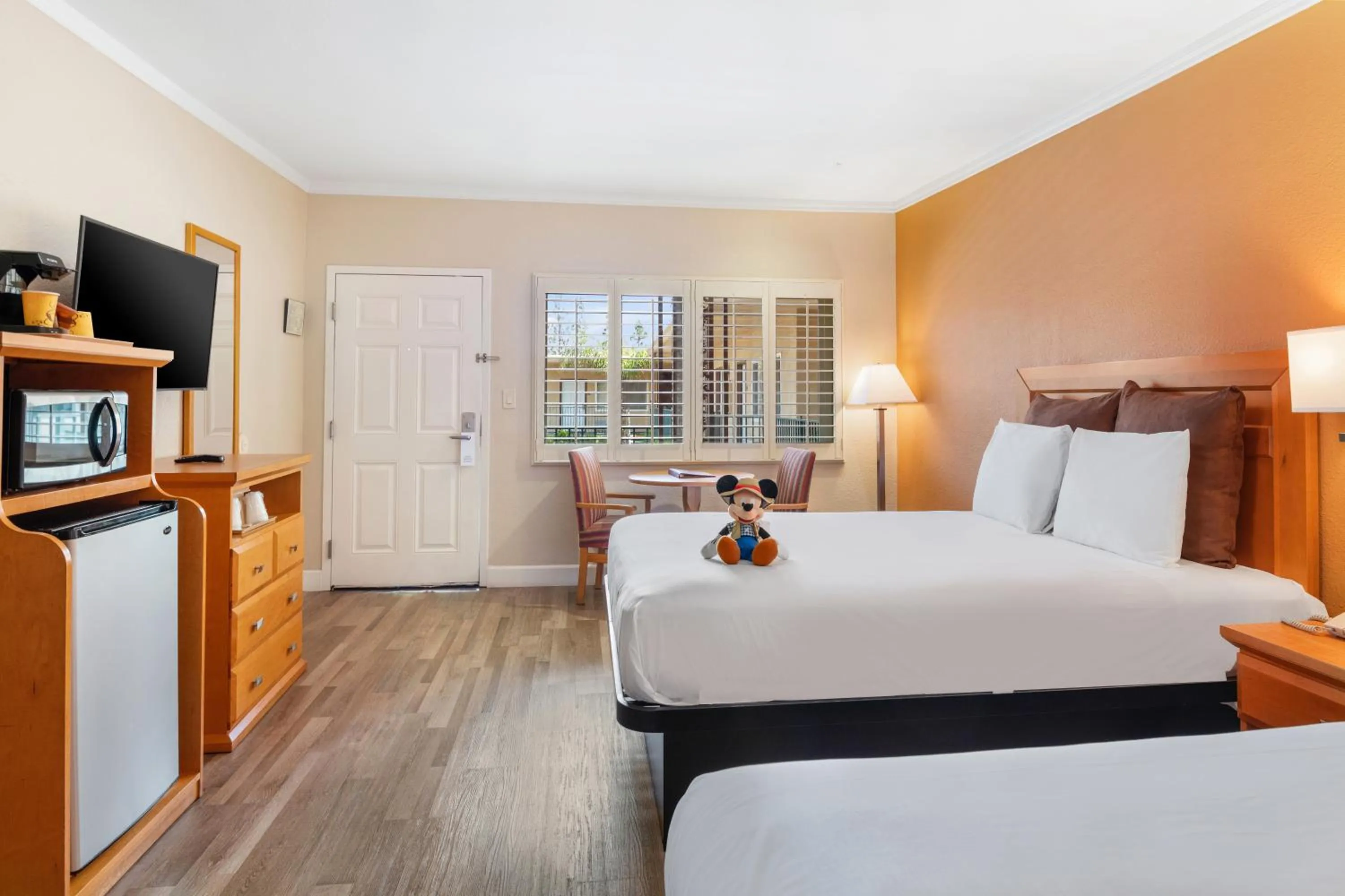 Photo of the whole room, Bed in Anaheim Islander Inn and suites near Park and Convention center