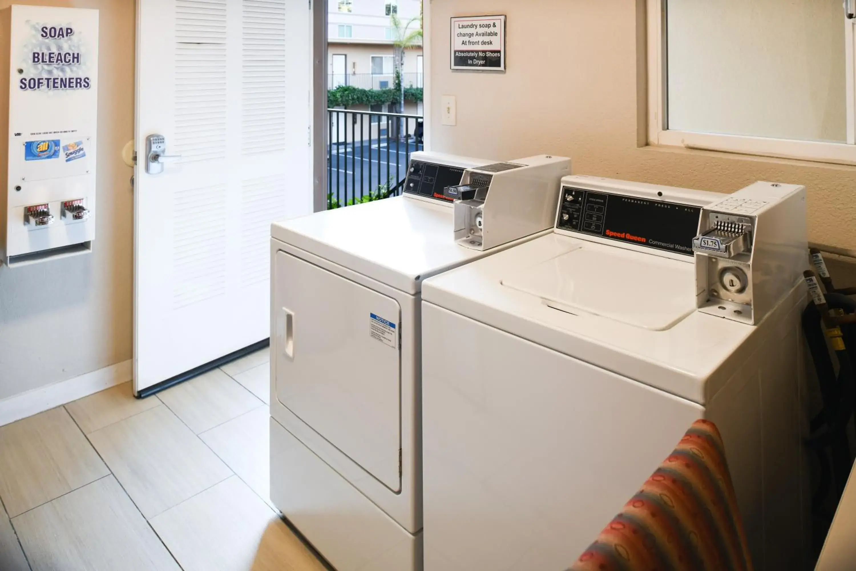 laundry in Anaheim Islander Inn and suites near Park and Convention center laundry in Anaheim Islander Inn and suites near Park and Convention center