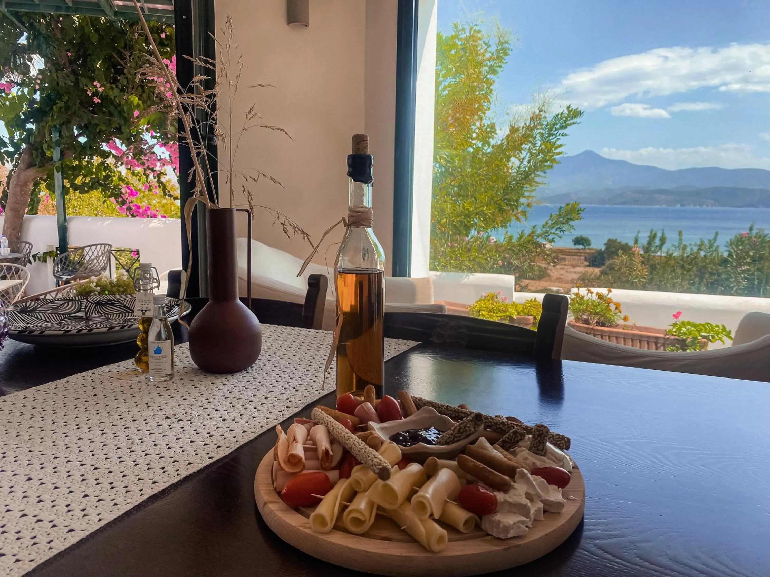 Food and drinks in Nisea Hotel Samos