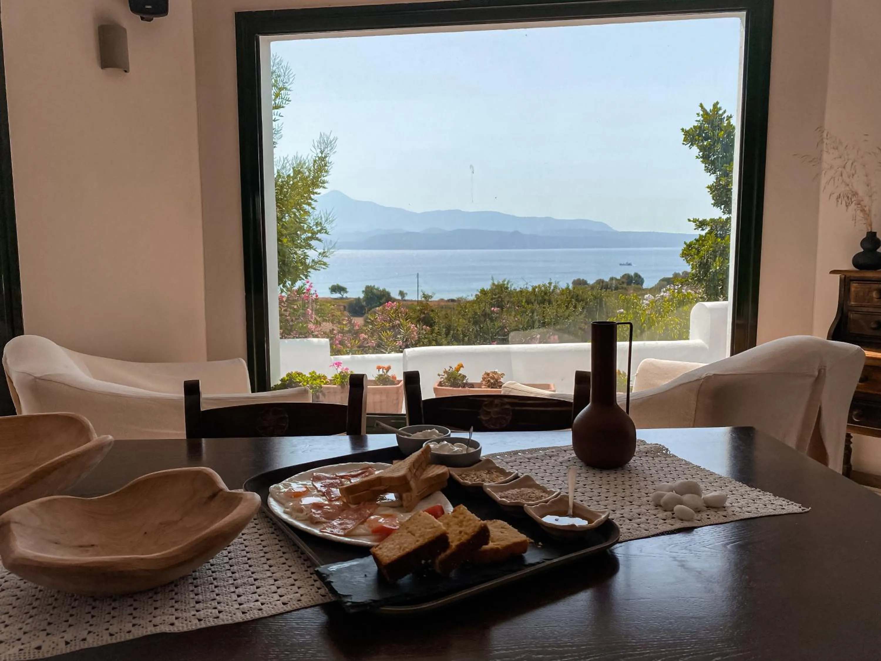 Food and drinks in Nisea Hotel Samos