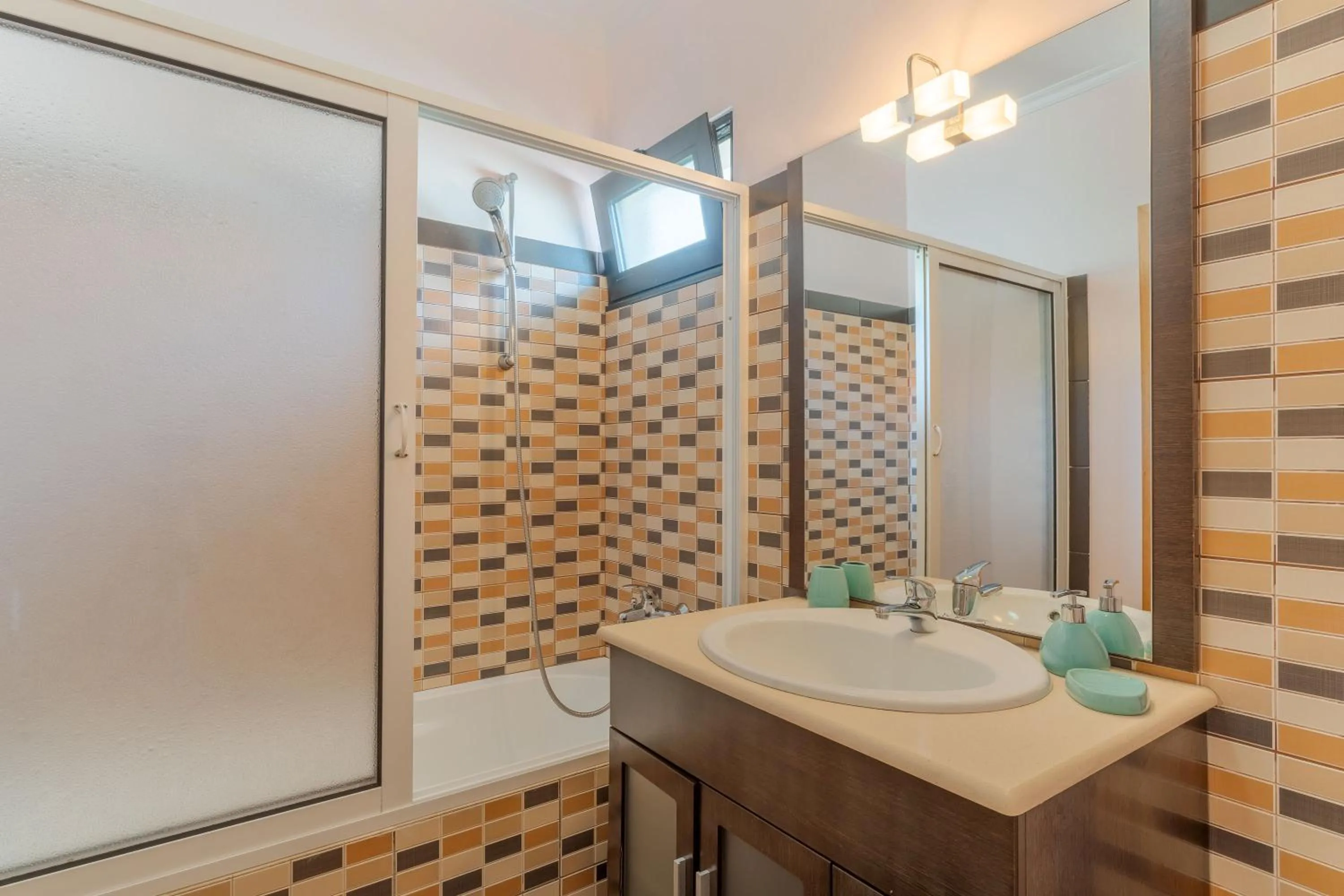 Bathroom in Ocean View Tabua by Holiday Rental Madeira