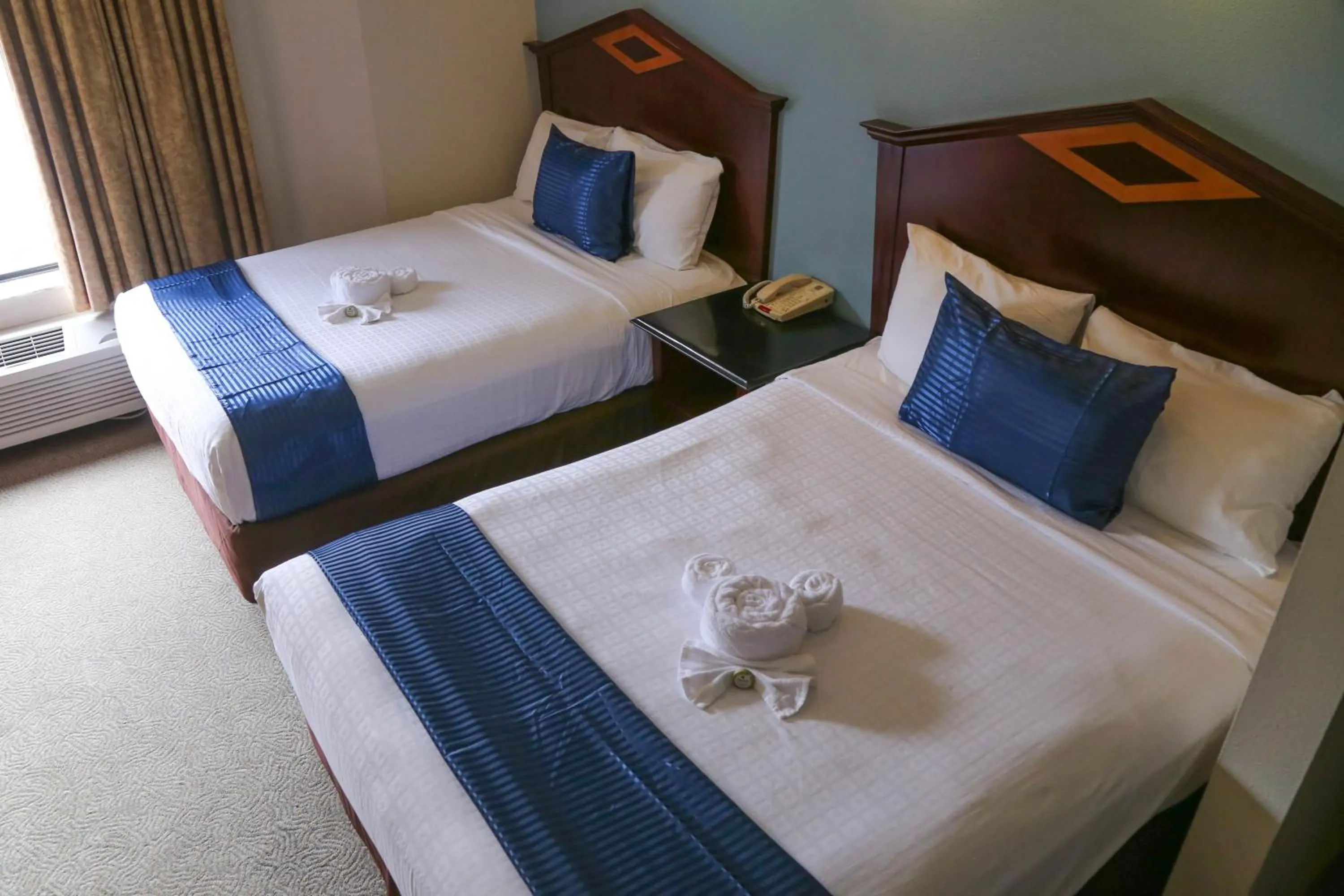 Bed in Destiny Palms Hotel Maingate West