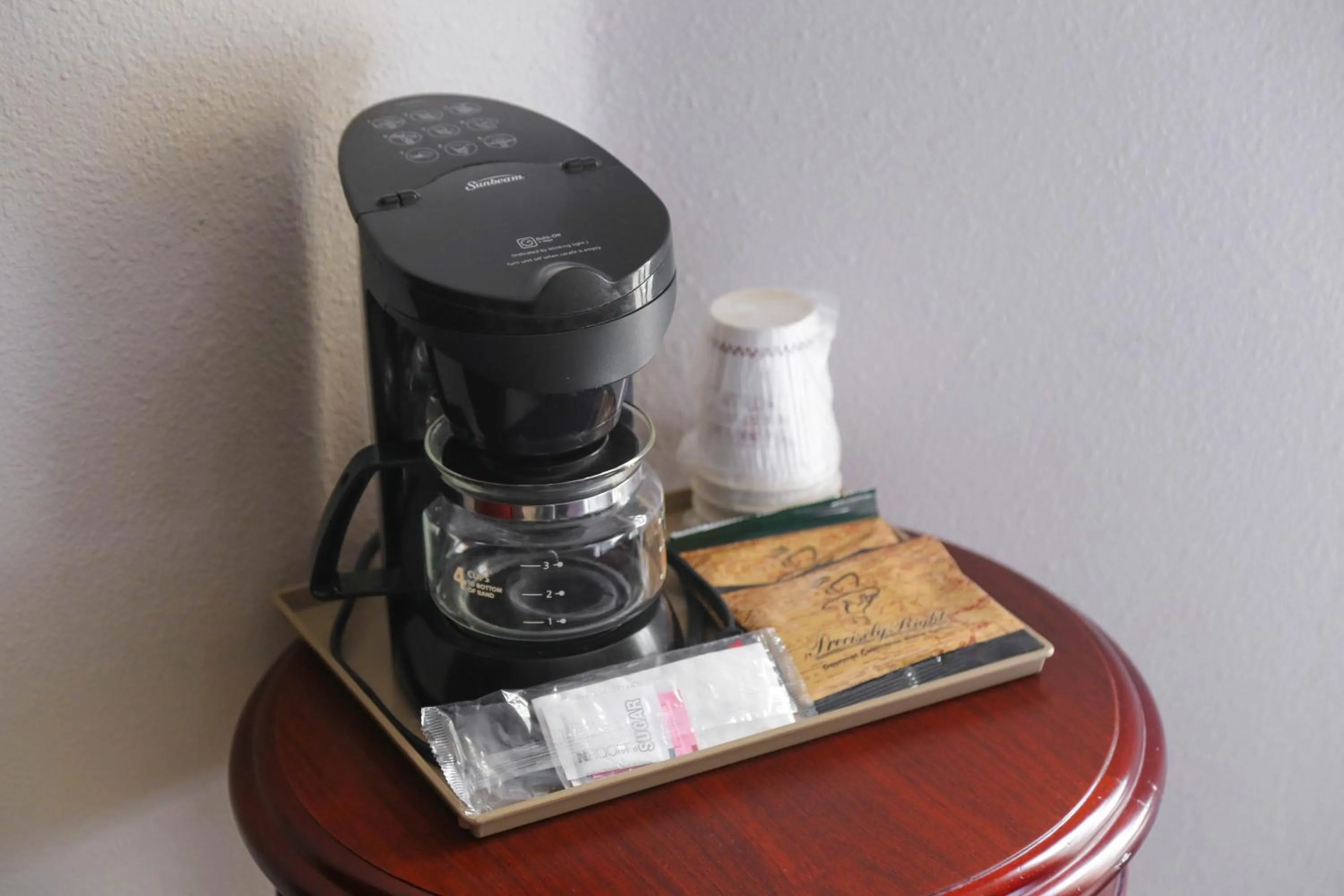 Coffee/tea facilities in Destiny Palms Hotel Maingate West