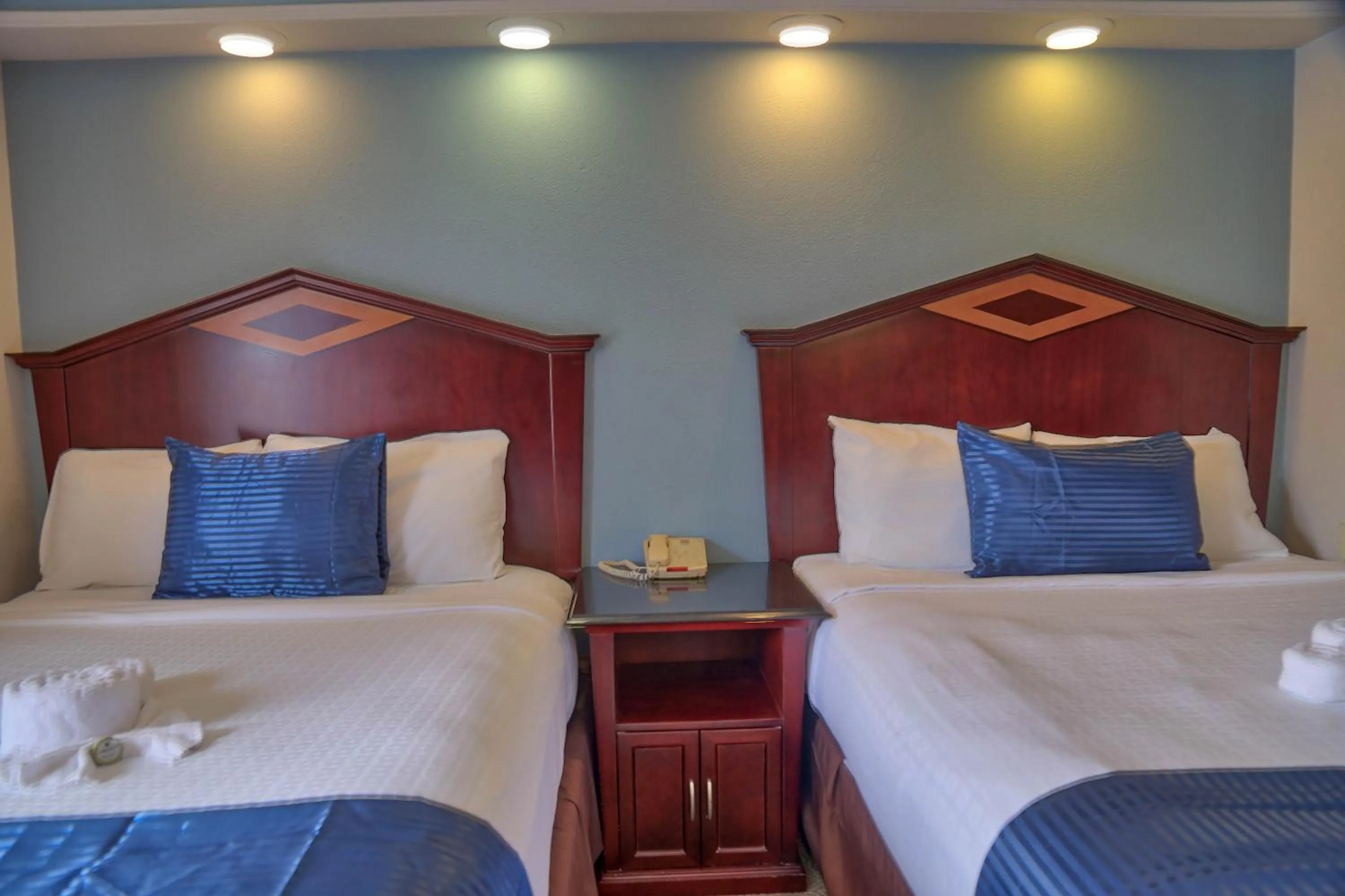 Bed in Destiny Palms Hotel Maingate West