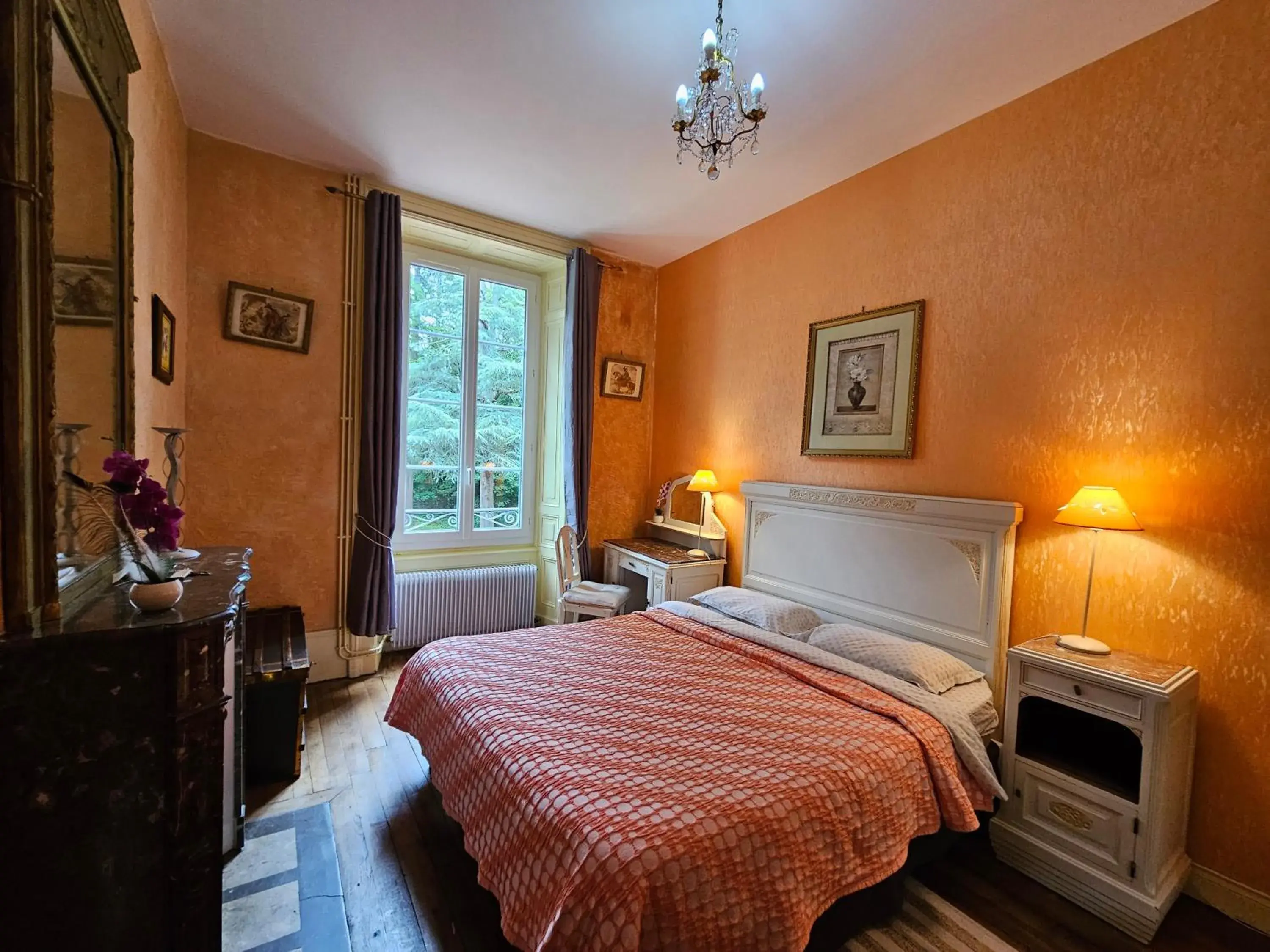 Deluxe Double Room with Shower in Château de MontSablé Deluxe Double Room with Shower in Château de MontSablé