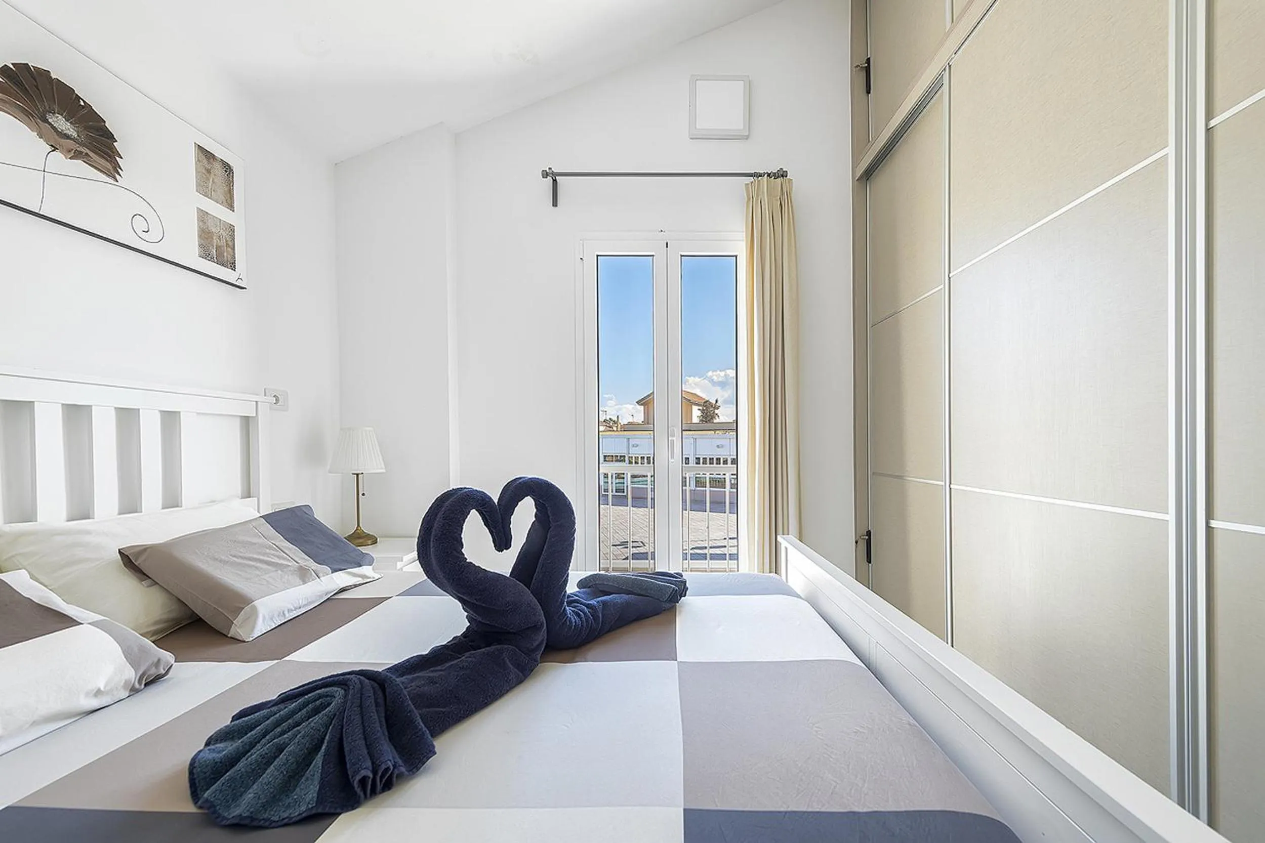 Bedroom, Bed in Villetta Green oasis club