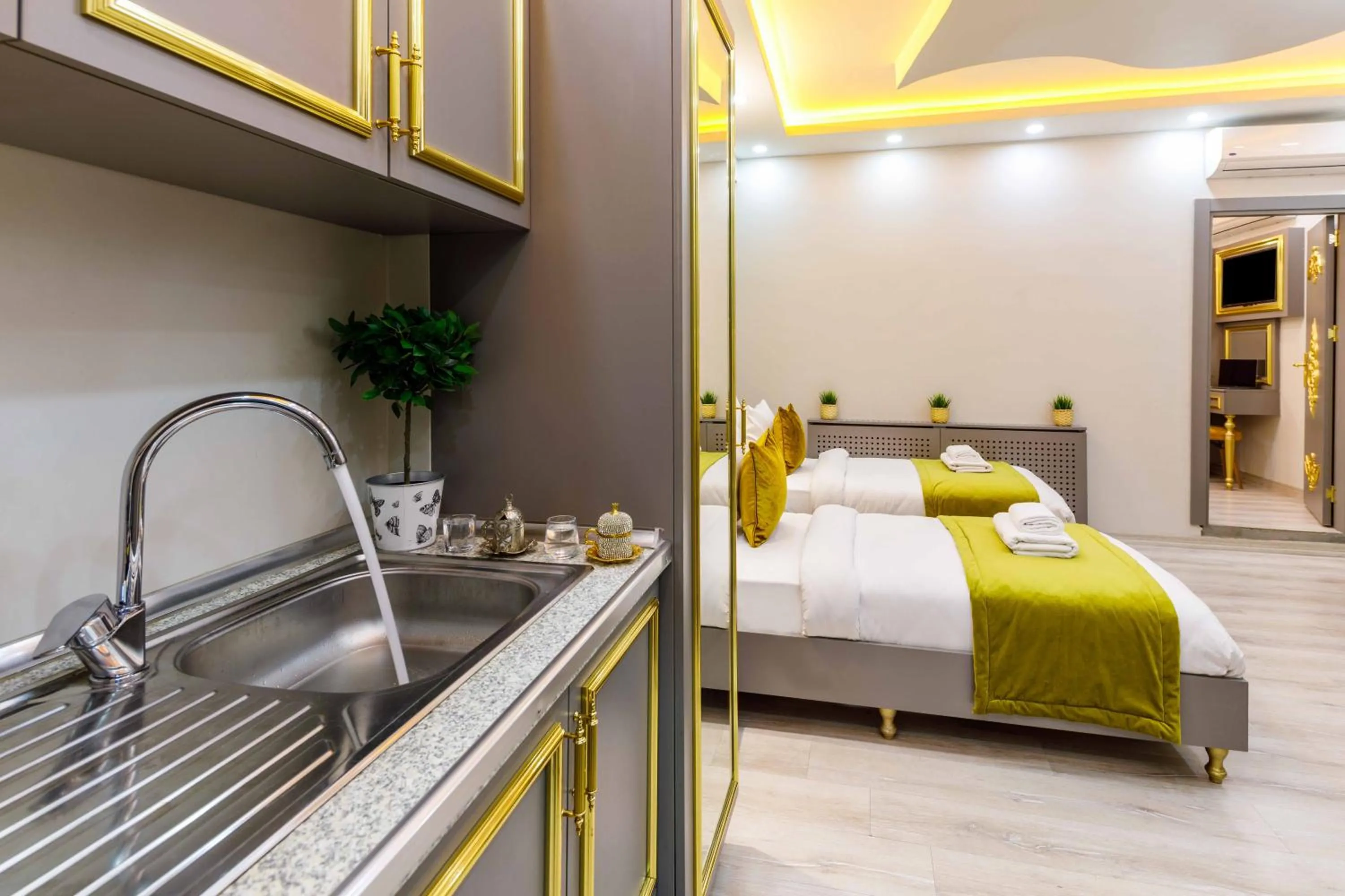 Kitchen or kitchenette, Bed in Santa Rio Taxim