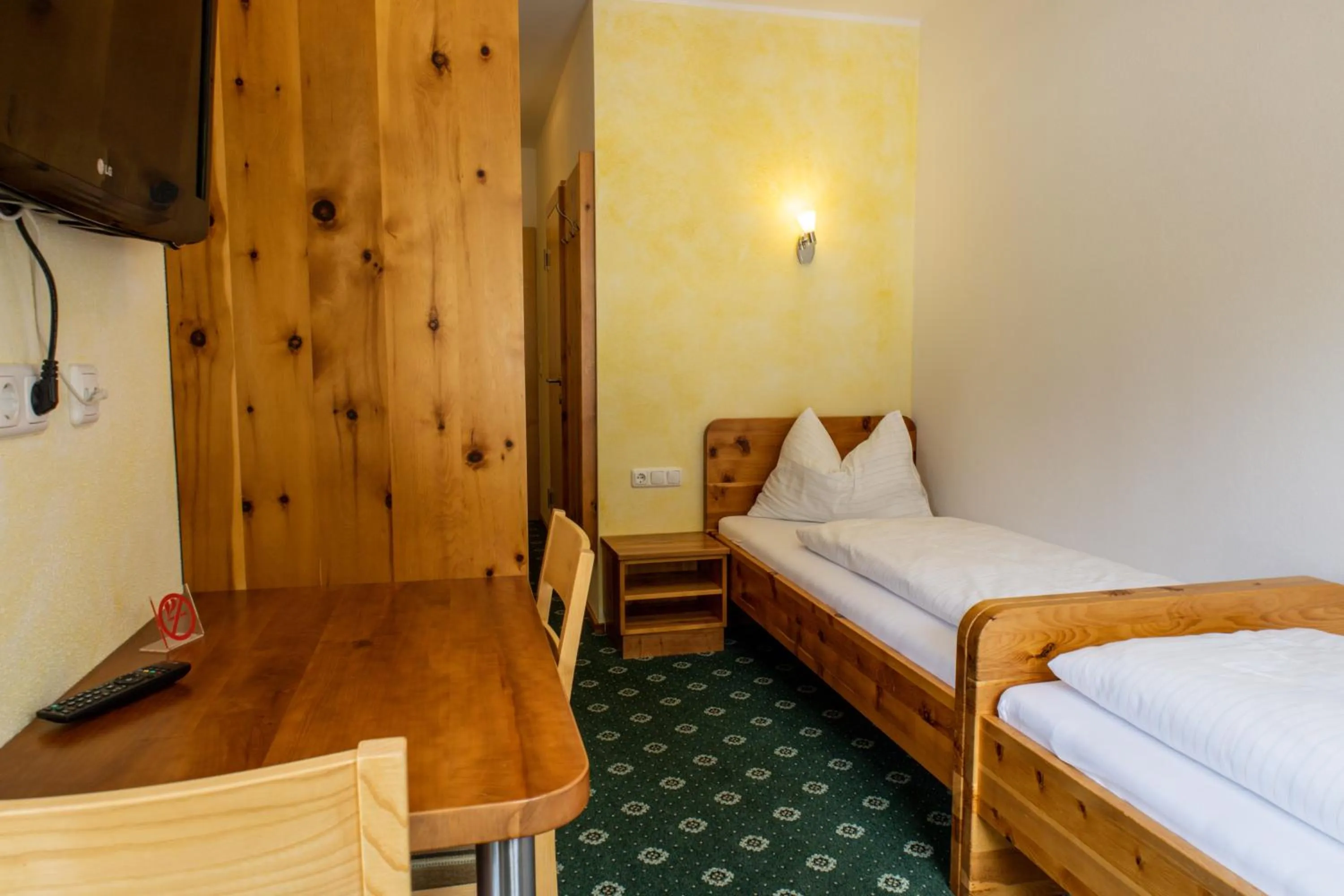 Bed in Gasthof Dreiländereck