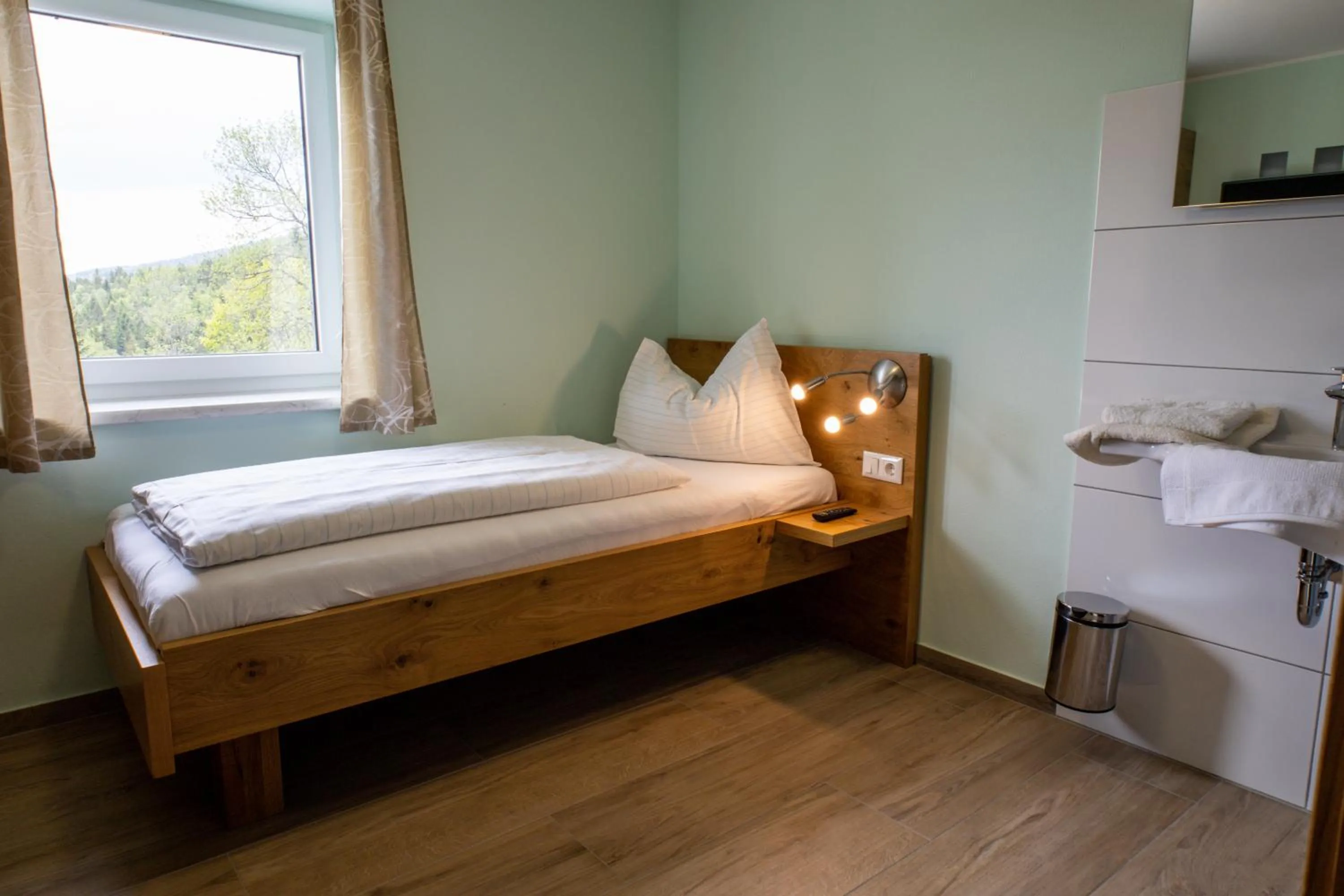 Bed in Gasthof Dreiländereck