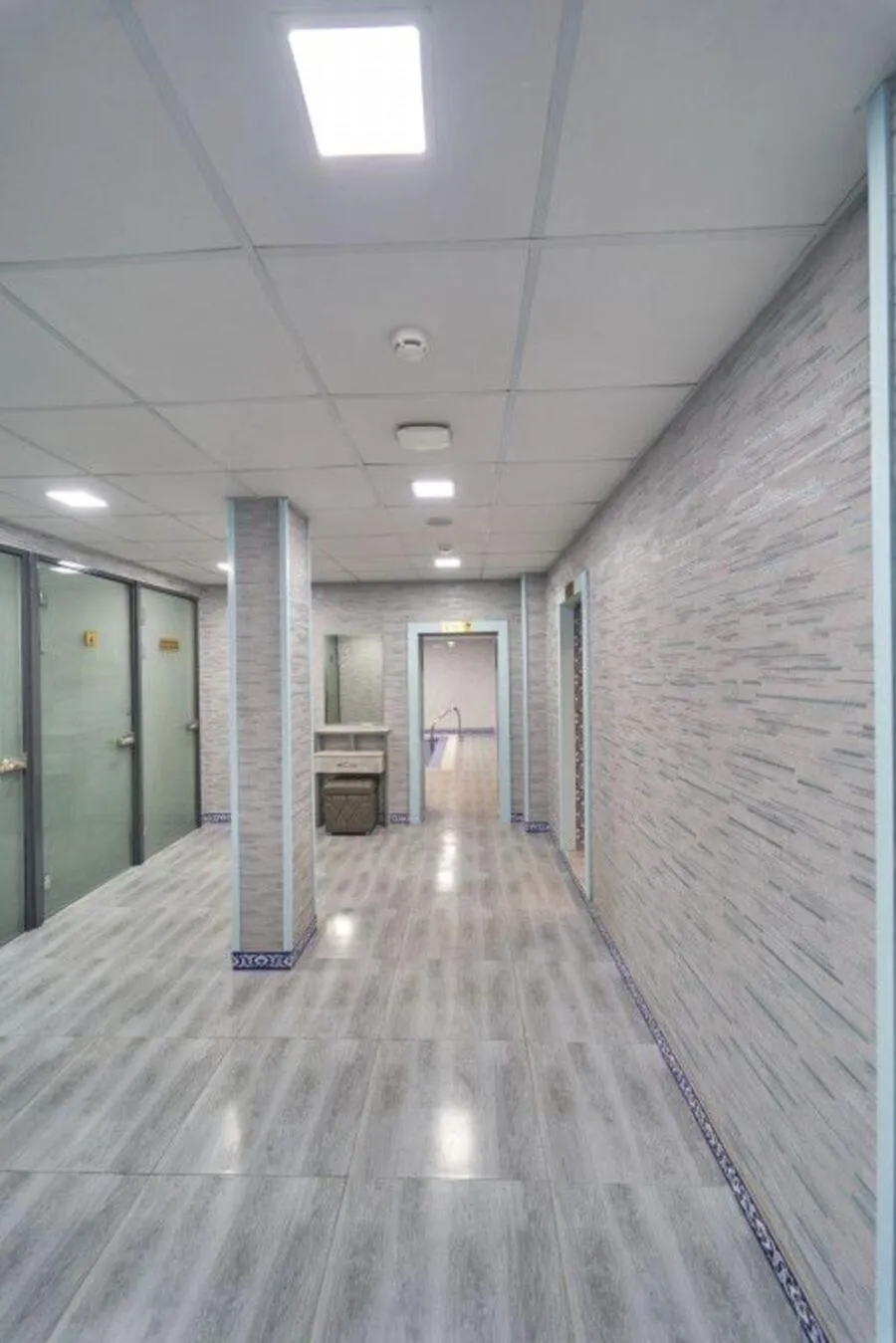 Swimming pool in Asli Makon Hotel