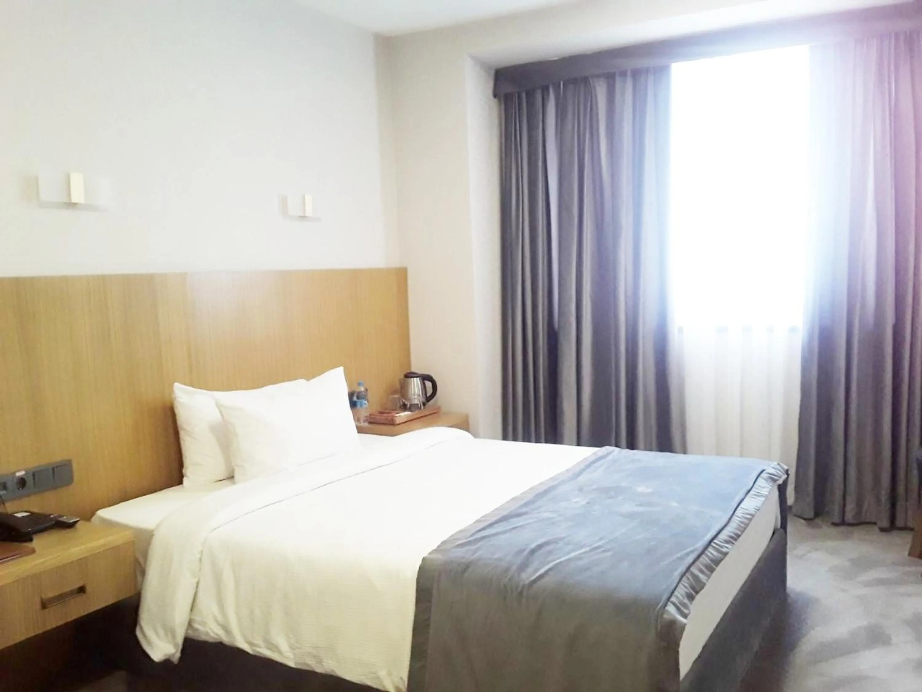 Photo of the whole room, Bed in Asli Makon Hotel