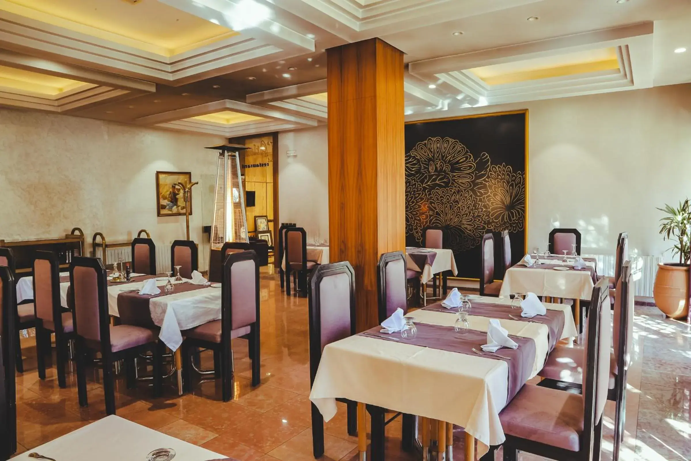 Restaurant/places to eat in Hotel Perce Neige Restaurant/places to eat in Hotel Perce Neige