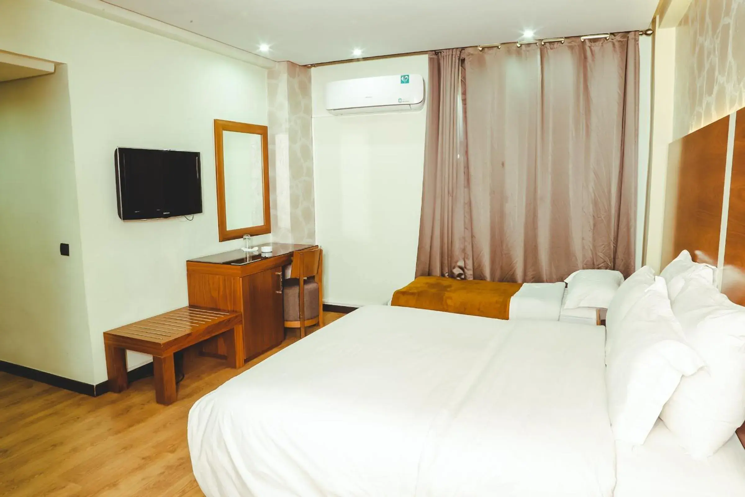 Bed in Hotel Perce Neige Bed in Hotel Perce Neige