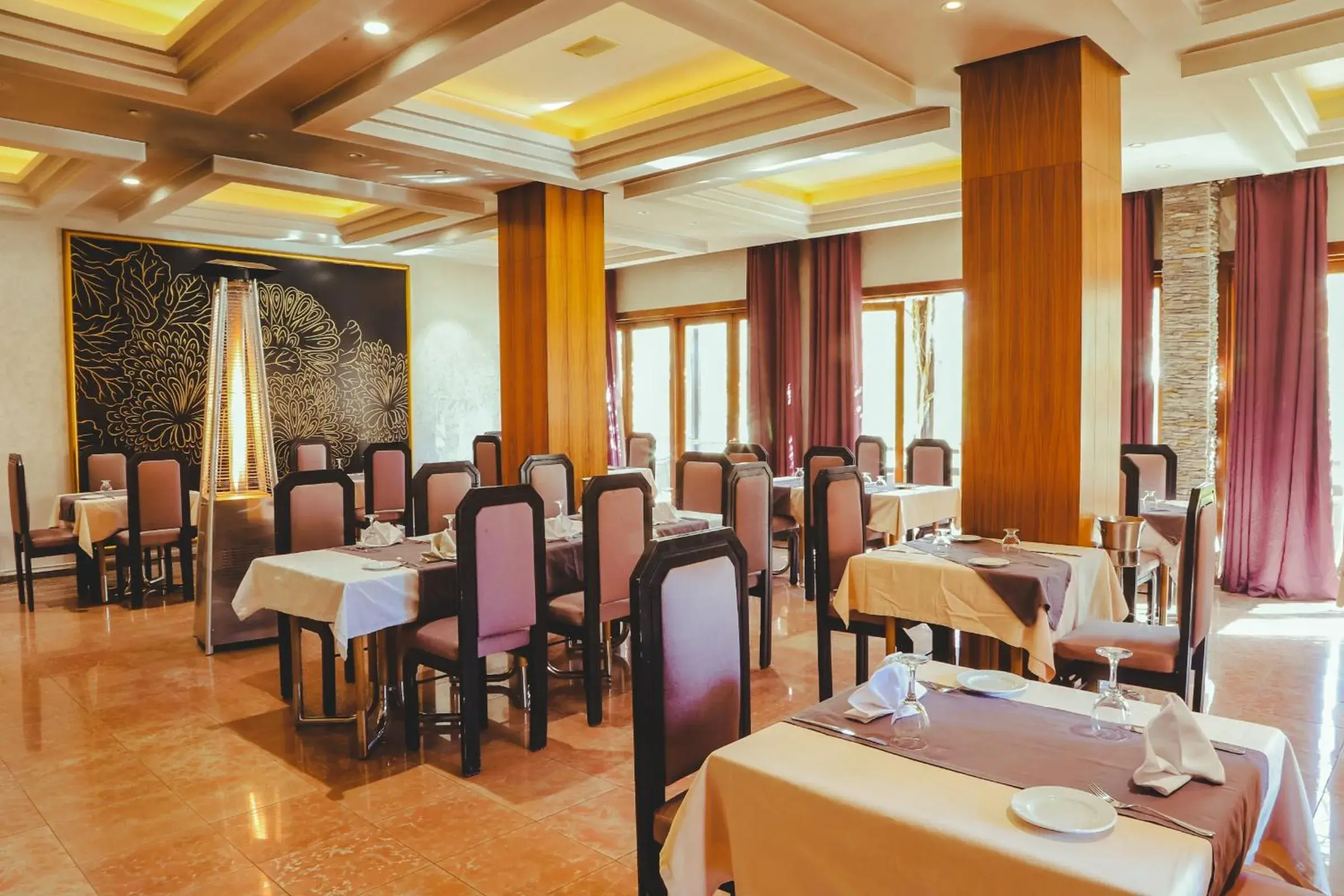 Restaurant/places to eat in Hotel Perce Neige Restaurant/places to eat in Hotel Perce Neige