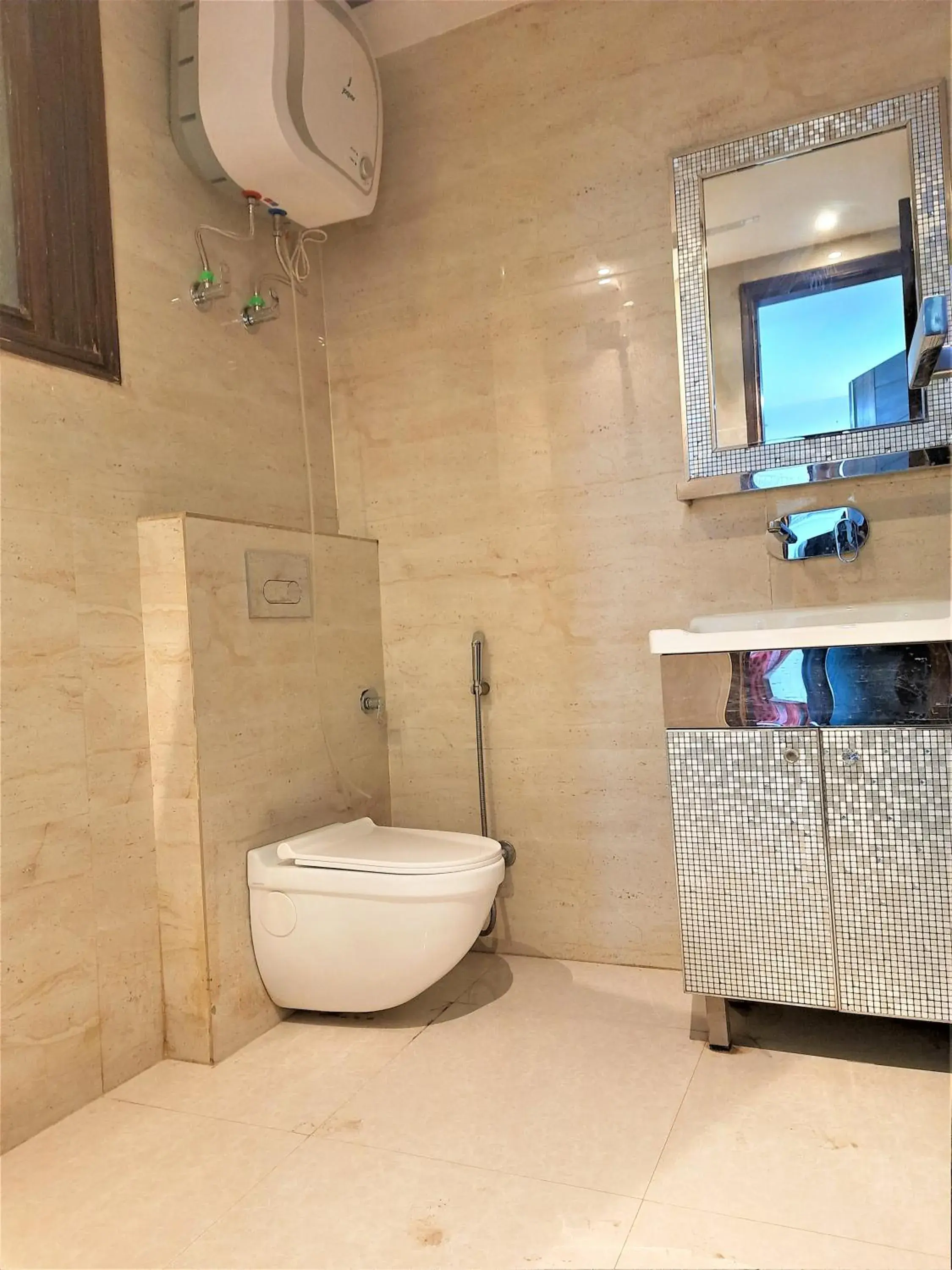 Bathroom in Hotel Le Heritage , Nizamudin Railway Station Bathroom in Hotel Le Heritage , Nizamudin Railway Station