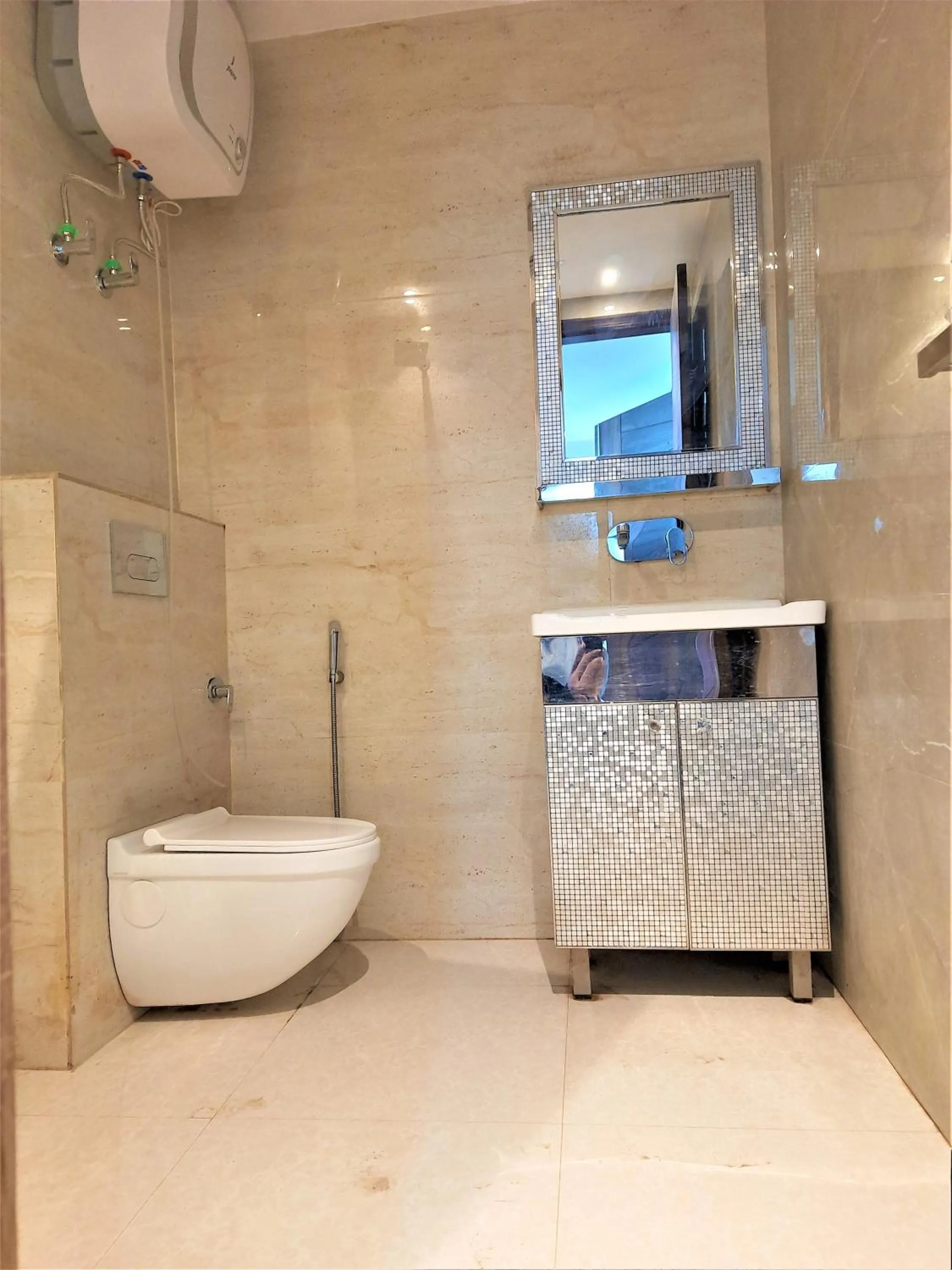 Bathroom in Hotel Le Heritage , Nizamudin Railway Station