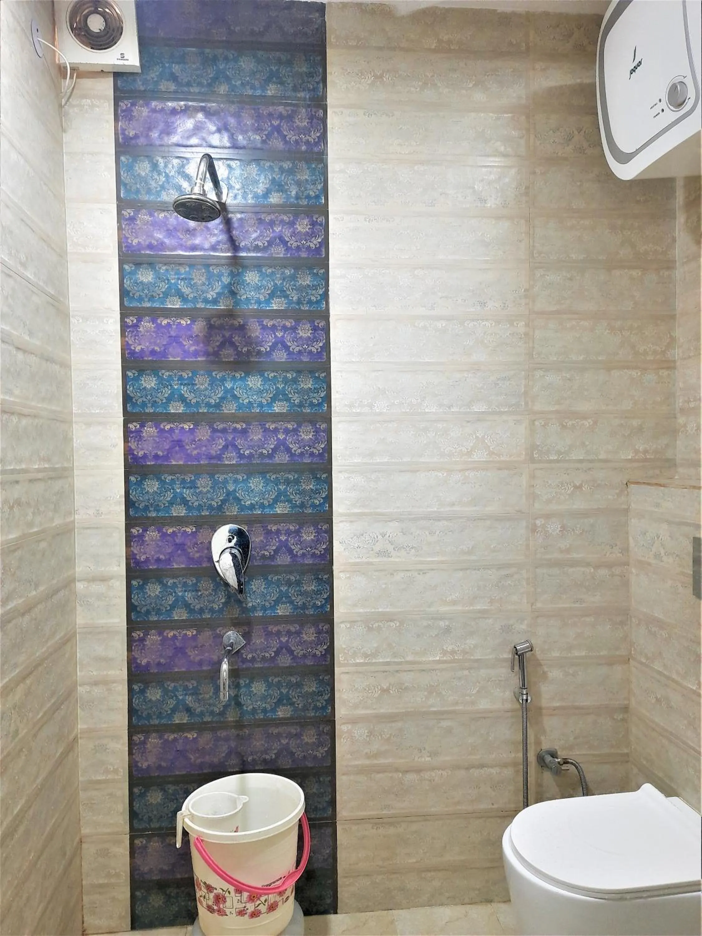 Bathroom in Hotel Le Heritage , Nizamudin Railway Station