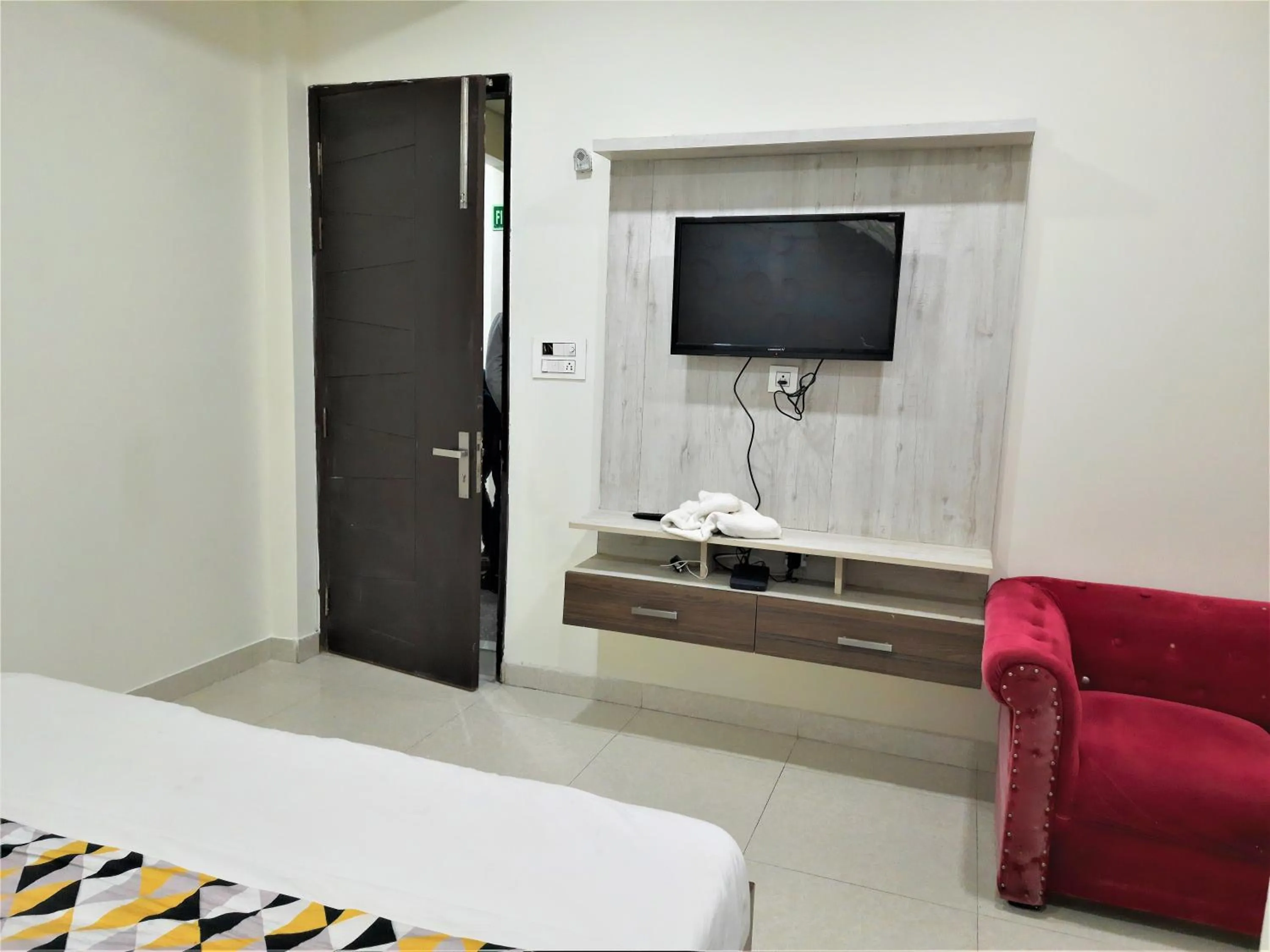 TV and multimedia, Bed in Hotel Le Heritage , Nizamudin Railway Station