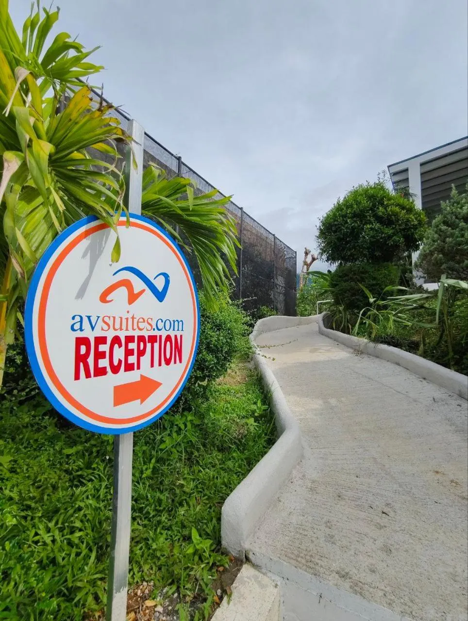 Facade/entrance in AV Suites