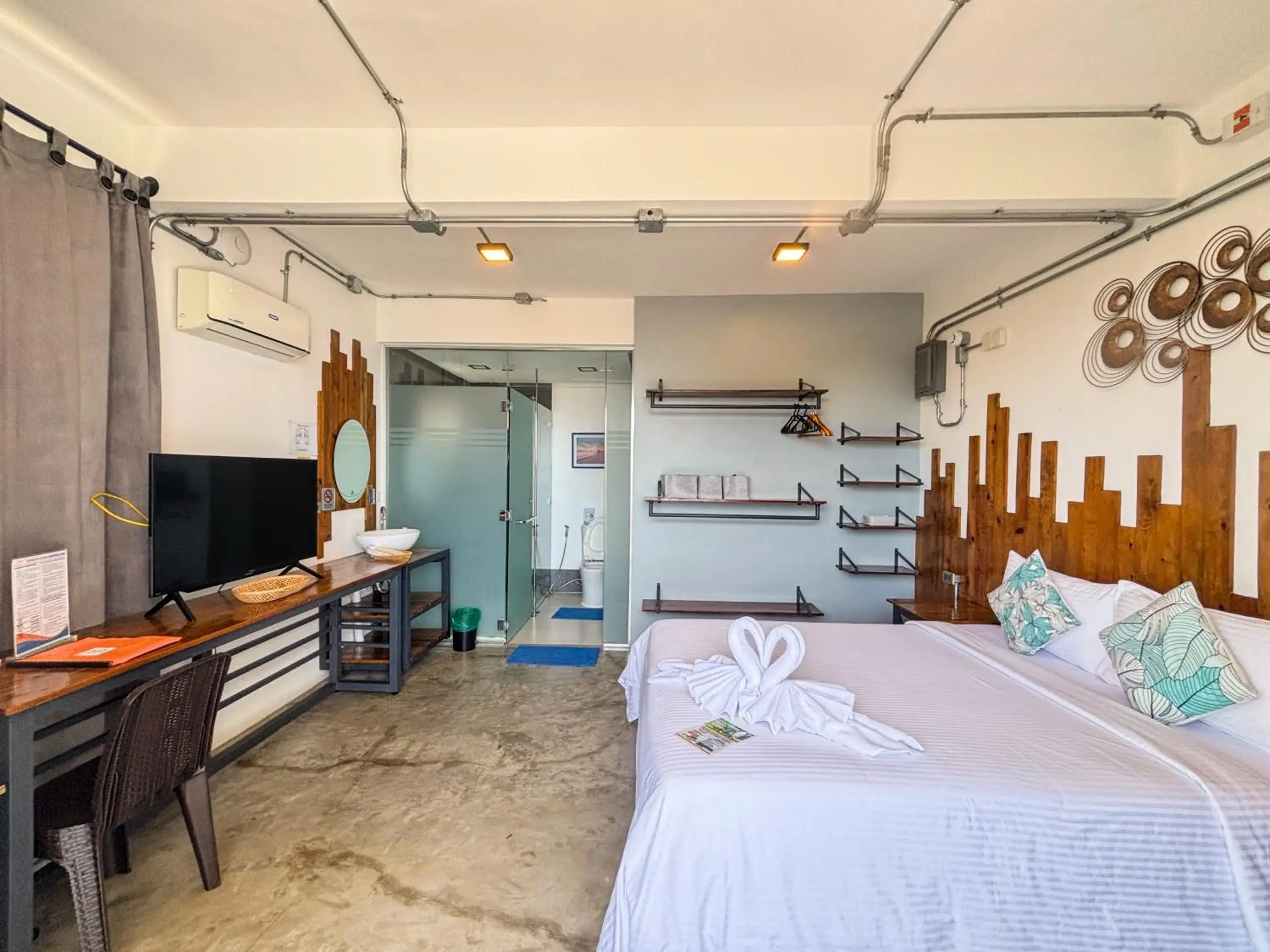 Deluxe Queen Suite in AV Suites Deluxe Queen Suite in AV Suites