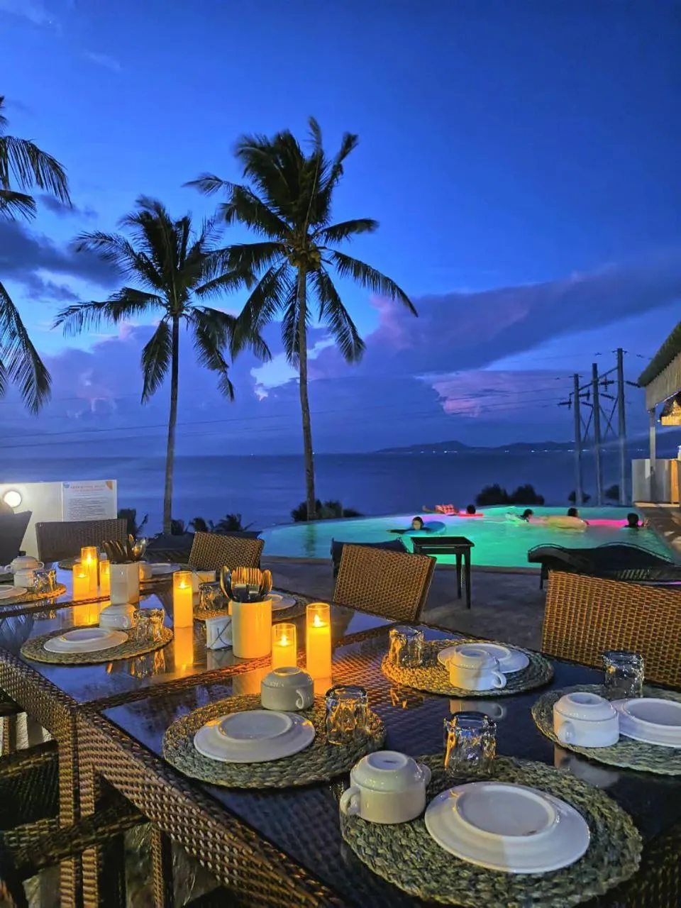 Restaurant/places to eat in AV Suites