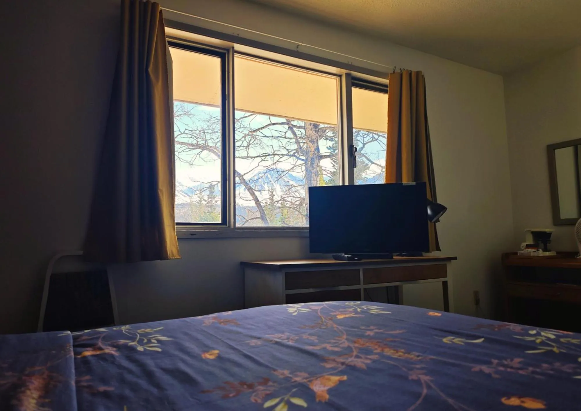 Bed in Cozy Corner Motel & Restaurant