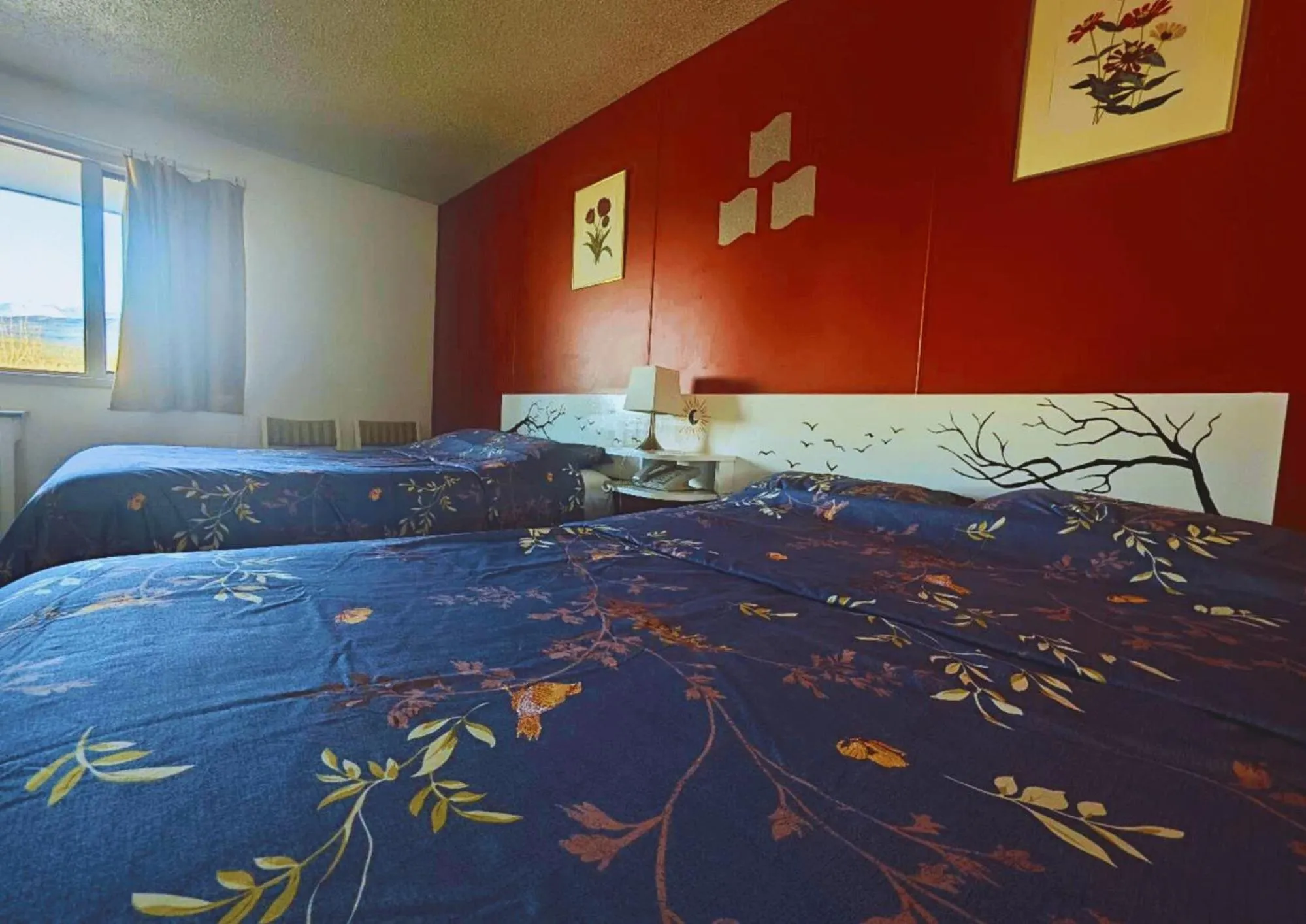 Bed in Cozy Corner Motel & Restaurant