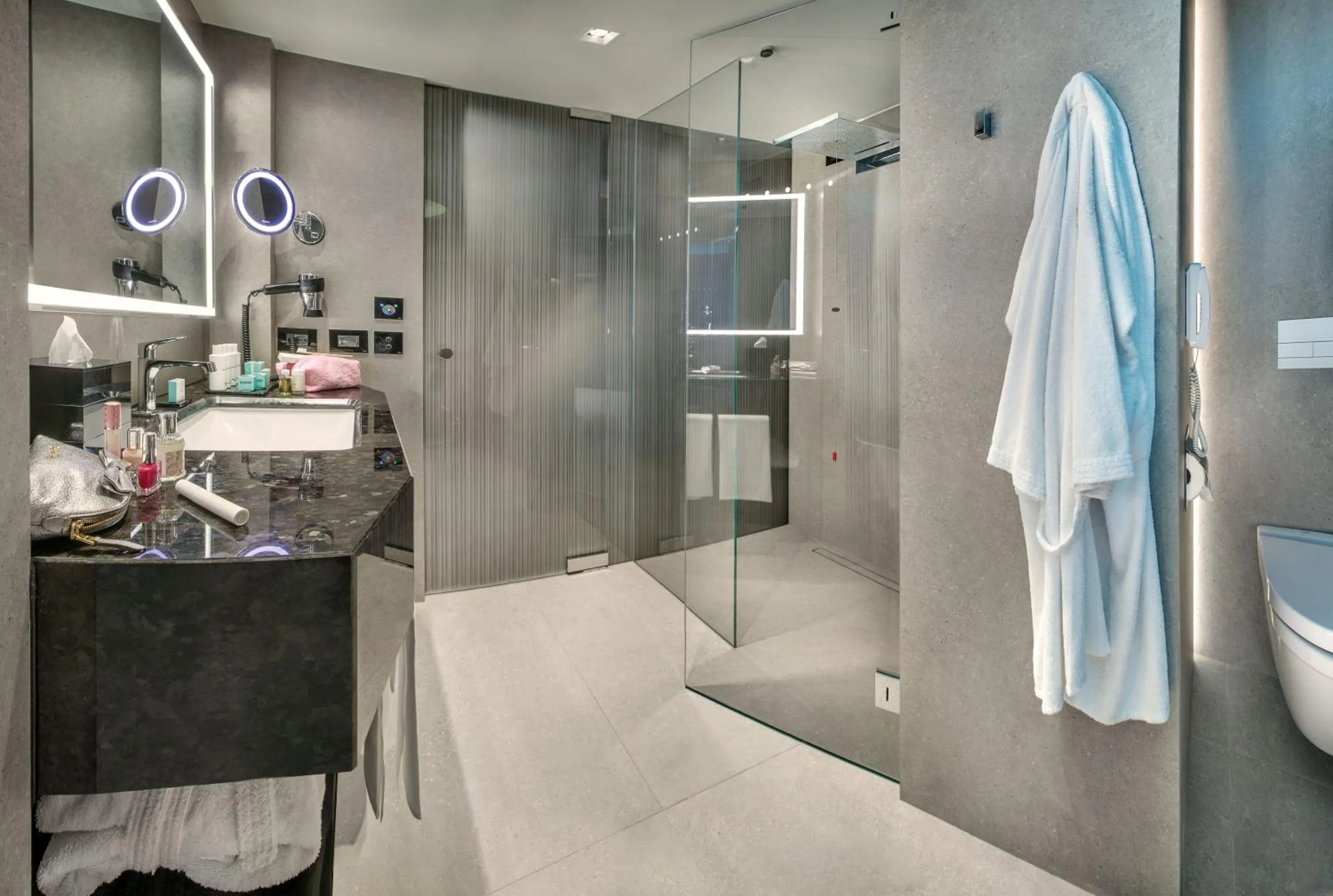 Shower in Hotel Cavour