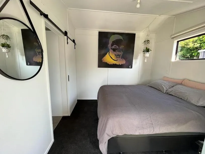 Property building, Bed in Walk to the Water - Whangamata Holiday Home