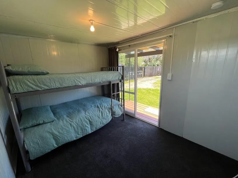 Property building, Bed in Walk to the Water - Whangamata Holiday Home