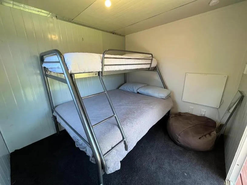 Property building, Bed in Walk to the Water - Whangamata Holiday Home