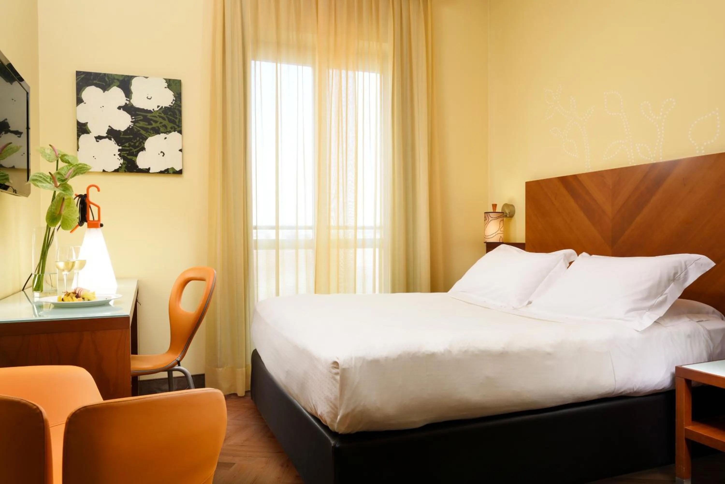 Bed in UNA Hotels Mediterraneo Milano