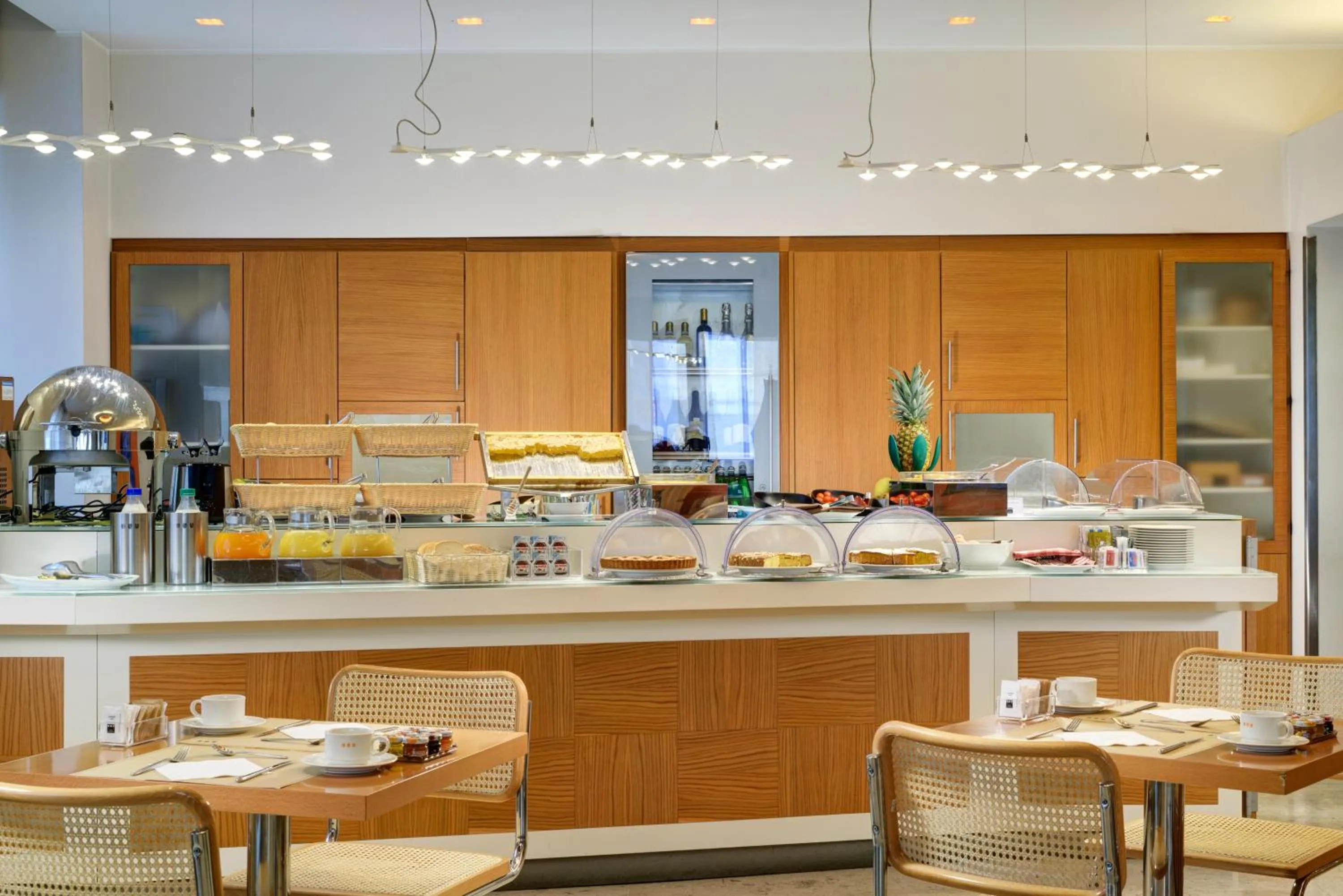 Buffet breakfast in UNA Hotels Mediterraneo Milano