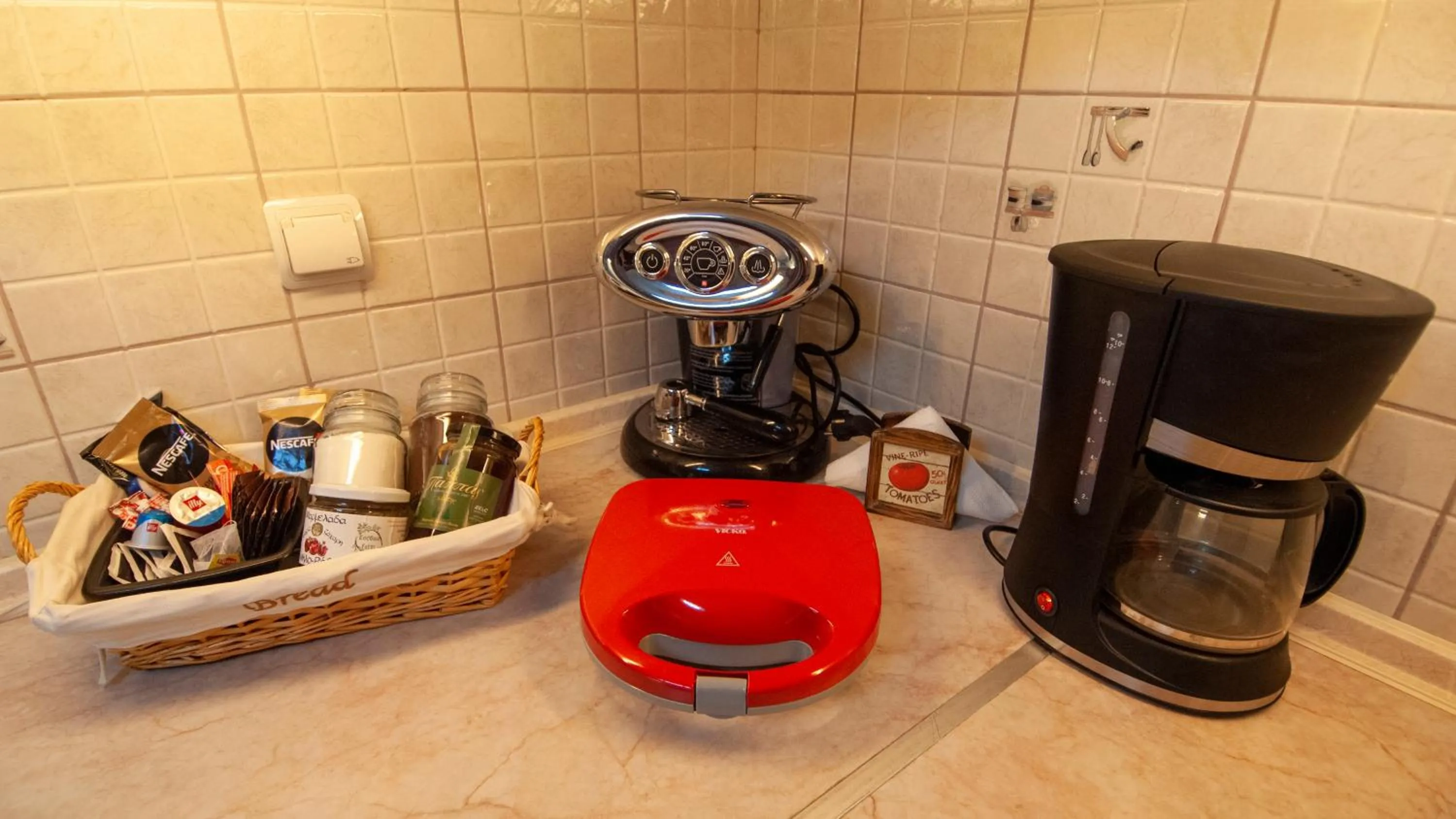 Coffee/tea facilities in Elati Electra's Cozy House