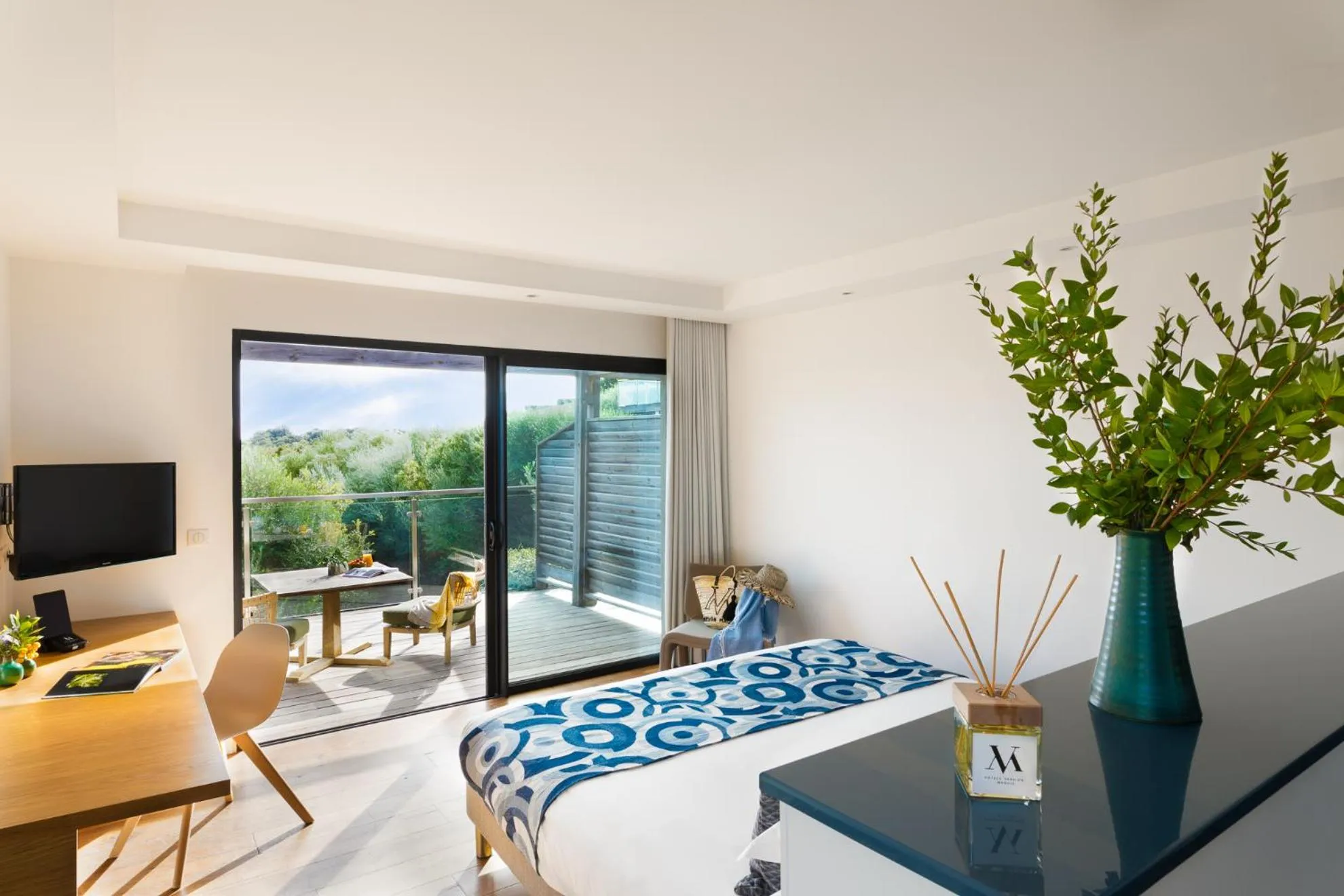 TV and multimedia in Hôtel Version Maquis Santa Manza