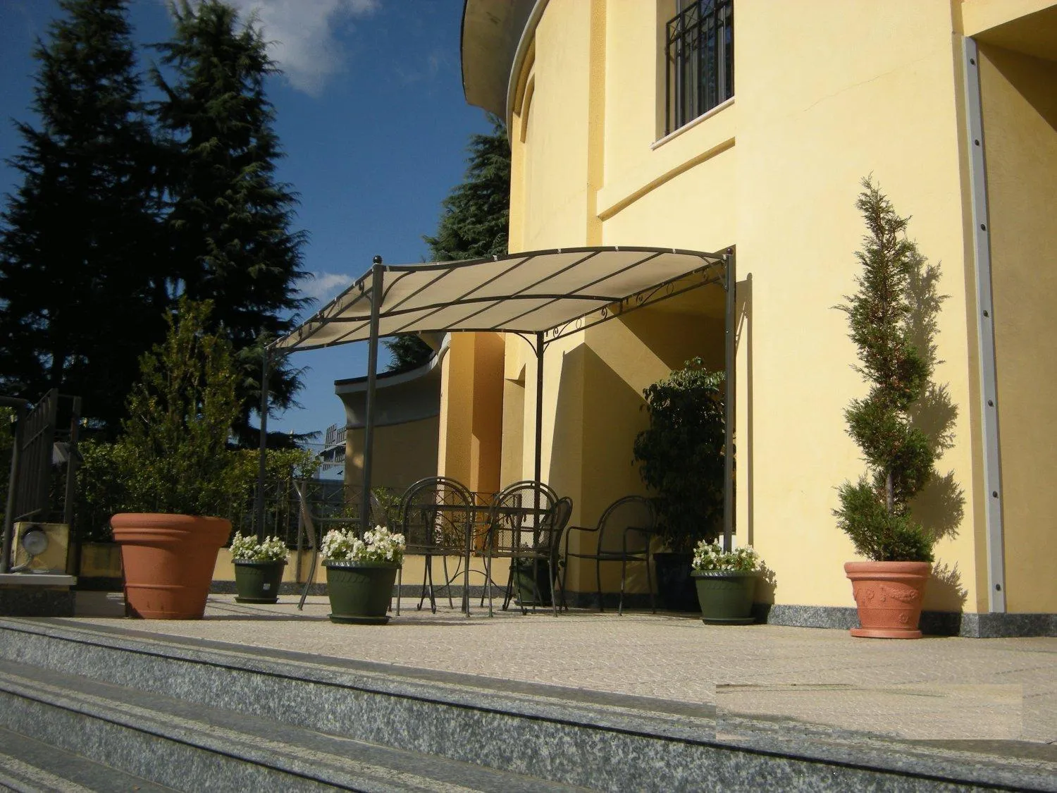 Facade/entrance in Polo Hotel