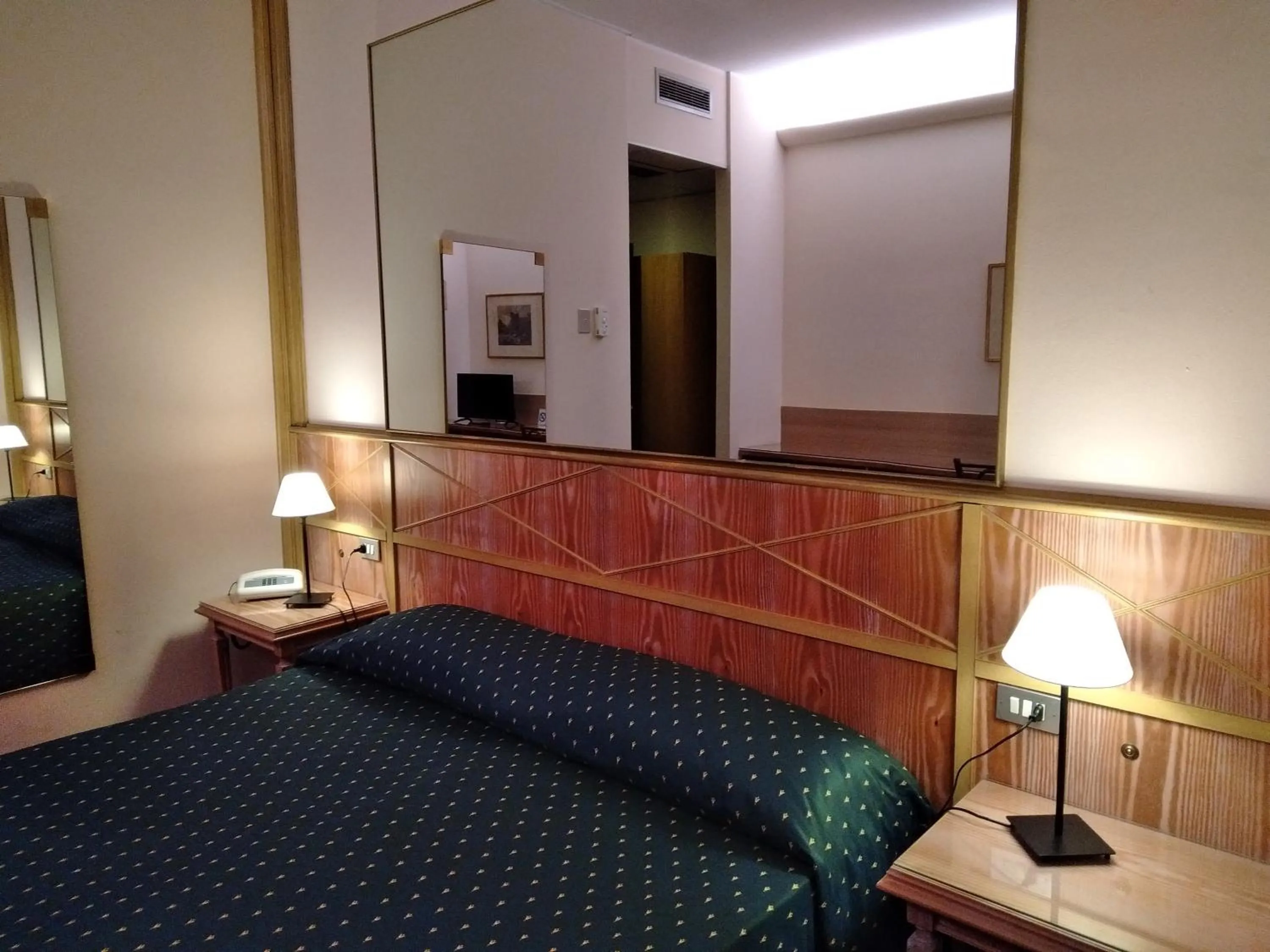 Bedroom, Bed in Polo Hotel