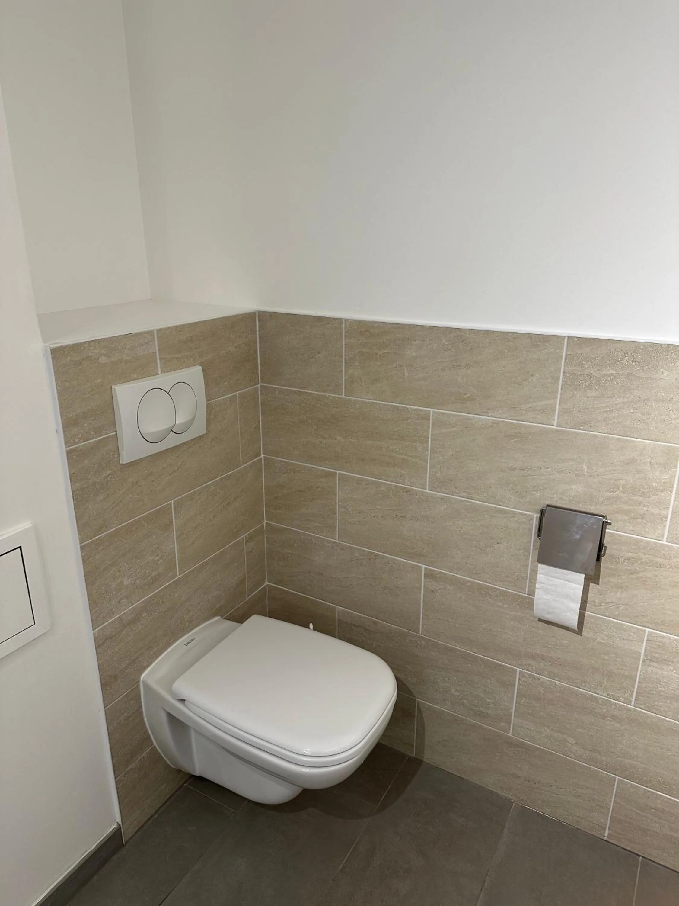 Toilet in A la belle quatrième étoile
