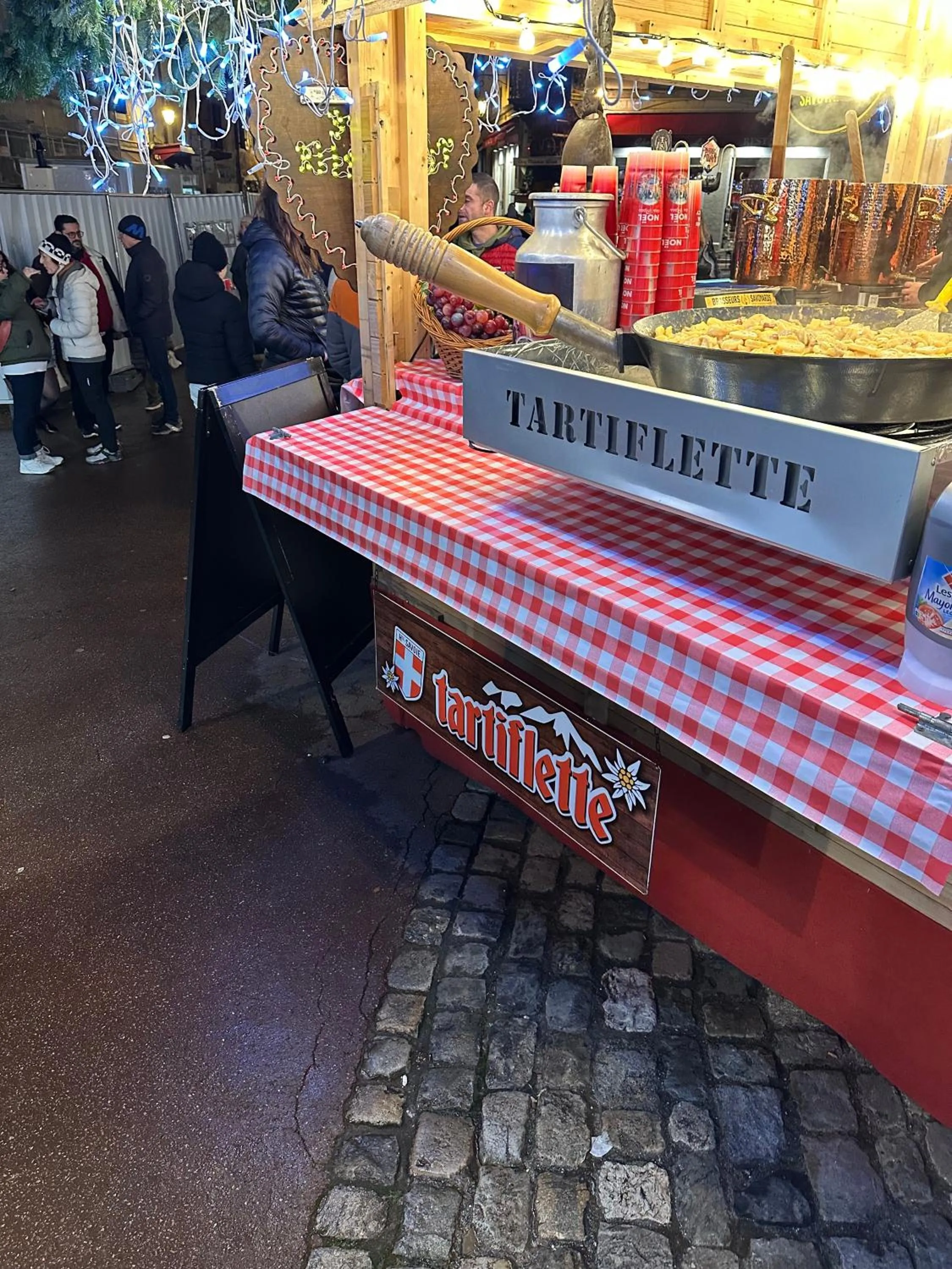 Restaurant/places to eat in A la belle quatrième étoile
