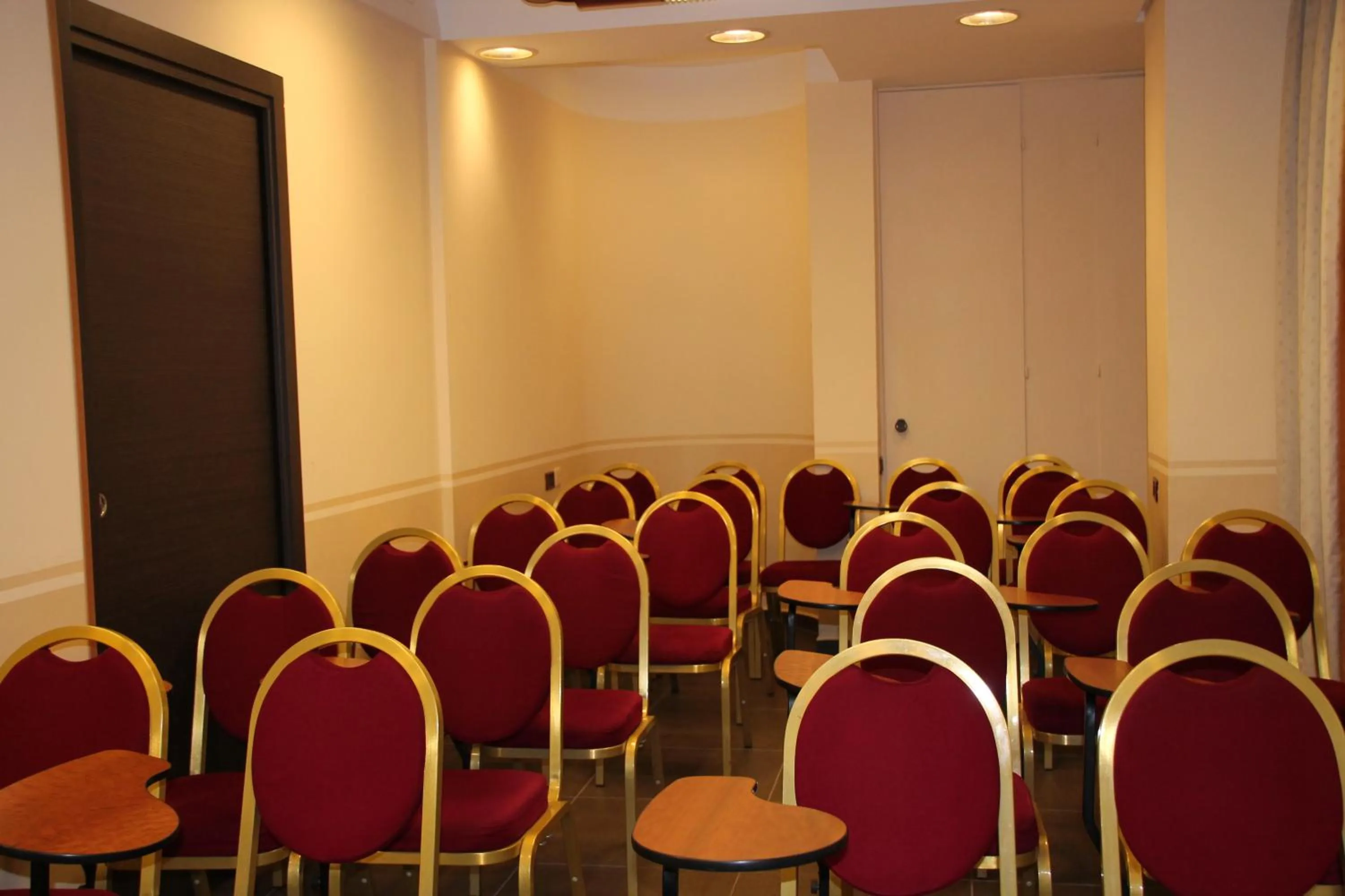 Business facilities in Mokinba Hotels Sant'Ambroeus