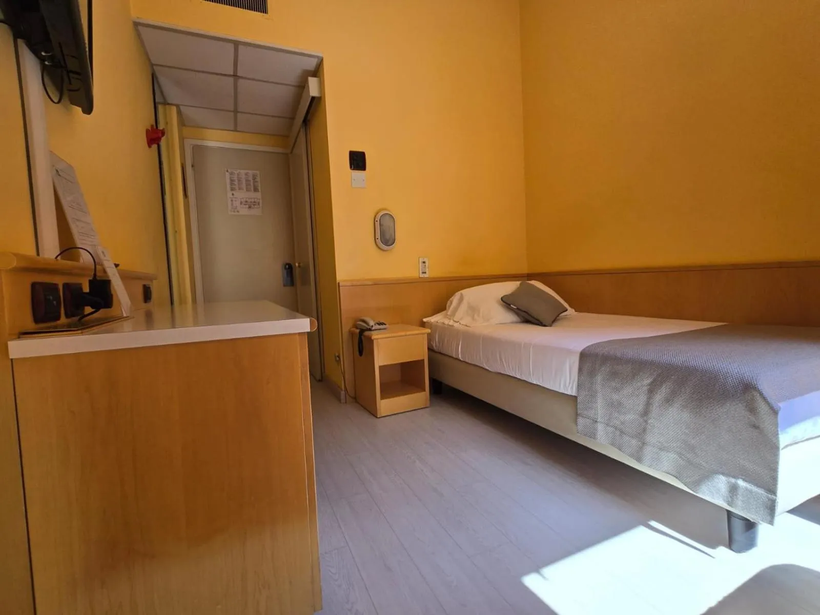 Bedroom, Bed in Mokinba Hotels Sant'Ambroeus