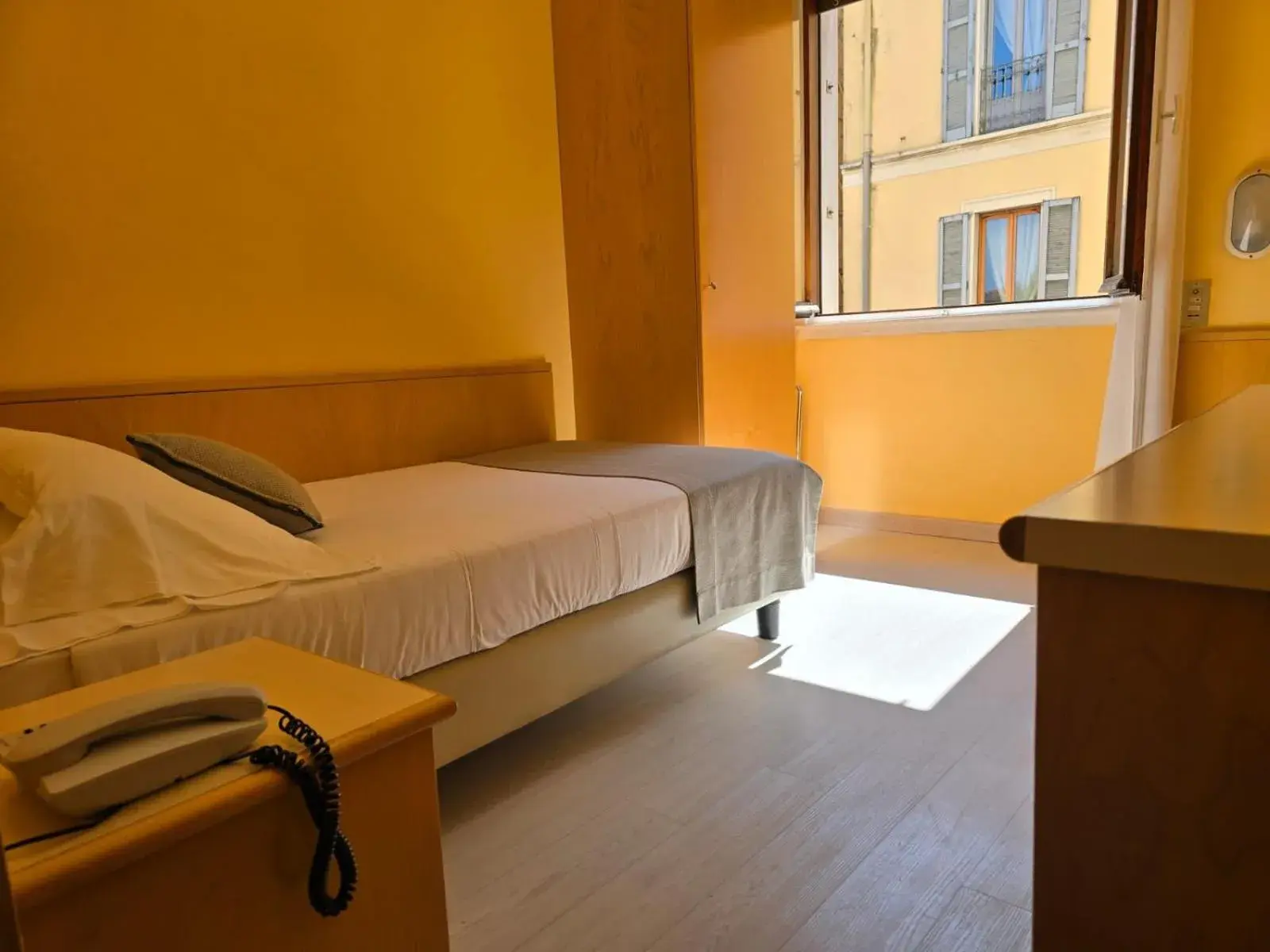 Single Room in Mokinba Hotels Sant'Ambroeus Single Room in Mokinba Hotels Sant'Ambroeus